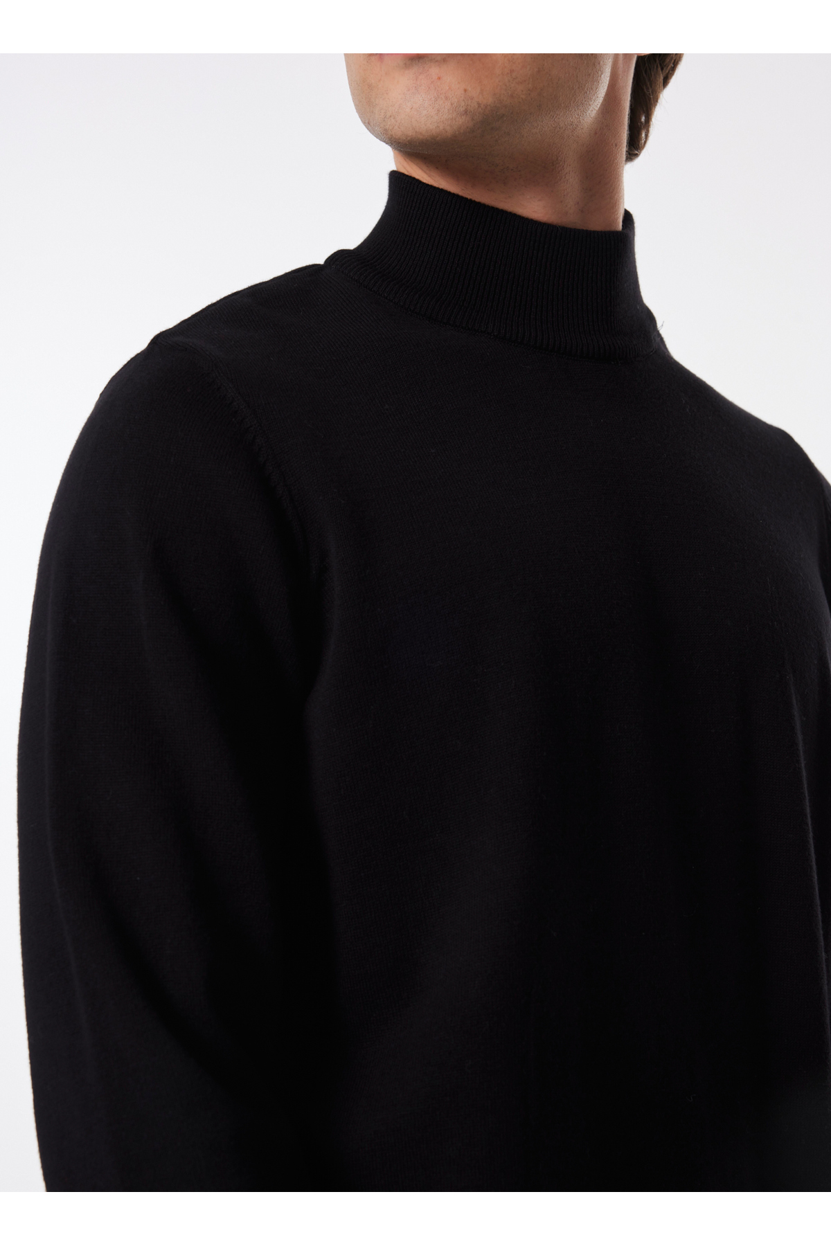 ژاکت مردانه یقه اسکی ساده ساده لیمویی مدل MML4WM-KZK9512 — مشکی 5003165114 — تصویر 4 از 5