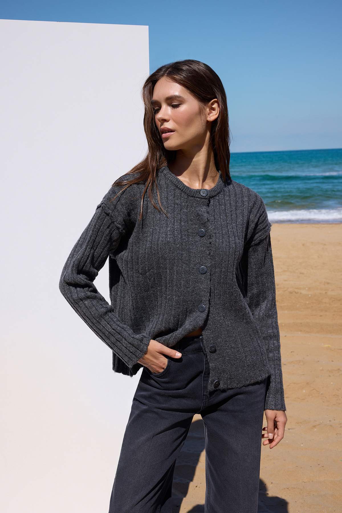 Trendyolmilla  More Sustainable Antrasit Basic Fitilli Geniş Kalıp Triko Hırka TWOAW26HI00128 - Görsel 2