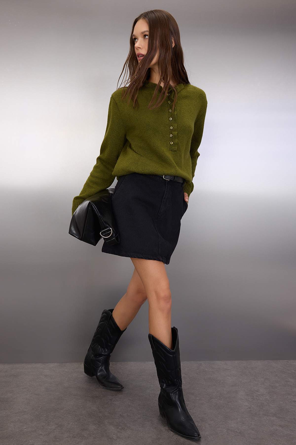 Trendyolmilla  Haki Yaka Detaylı Yumuşak Dokulu Triko Kazak TWOAW26KZ00221 - Görsel 2