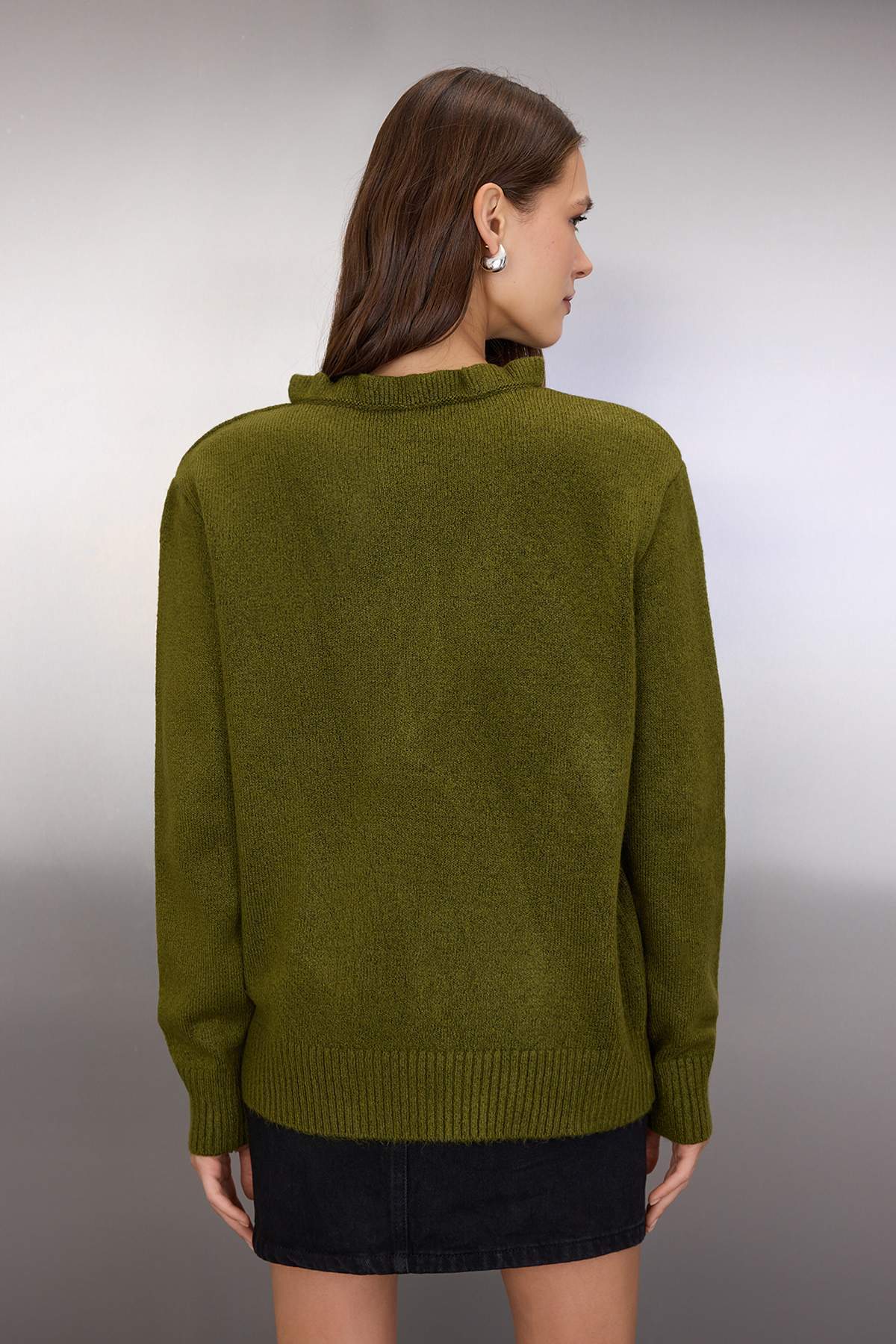 Trendyolmilla  Haki Yaka Detaylı Yumuşak Dokulu Triko Kazak TWOAW26KZ00221 - Görsel 4