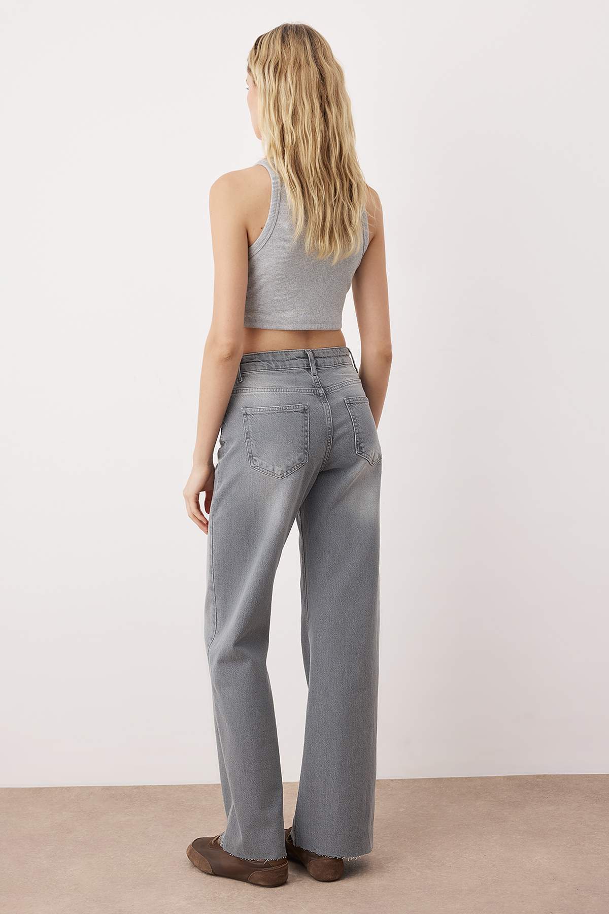 Trendyolmilla  Gri Yüksek Bel Comfort Paçası Kesikli Wide Leg Palazzo Jeans TWOAW26JE00081 - Görsel 4