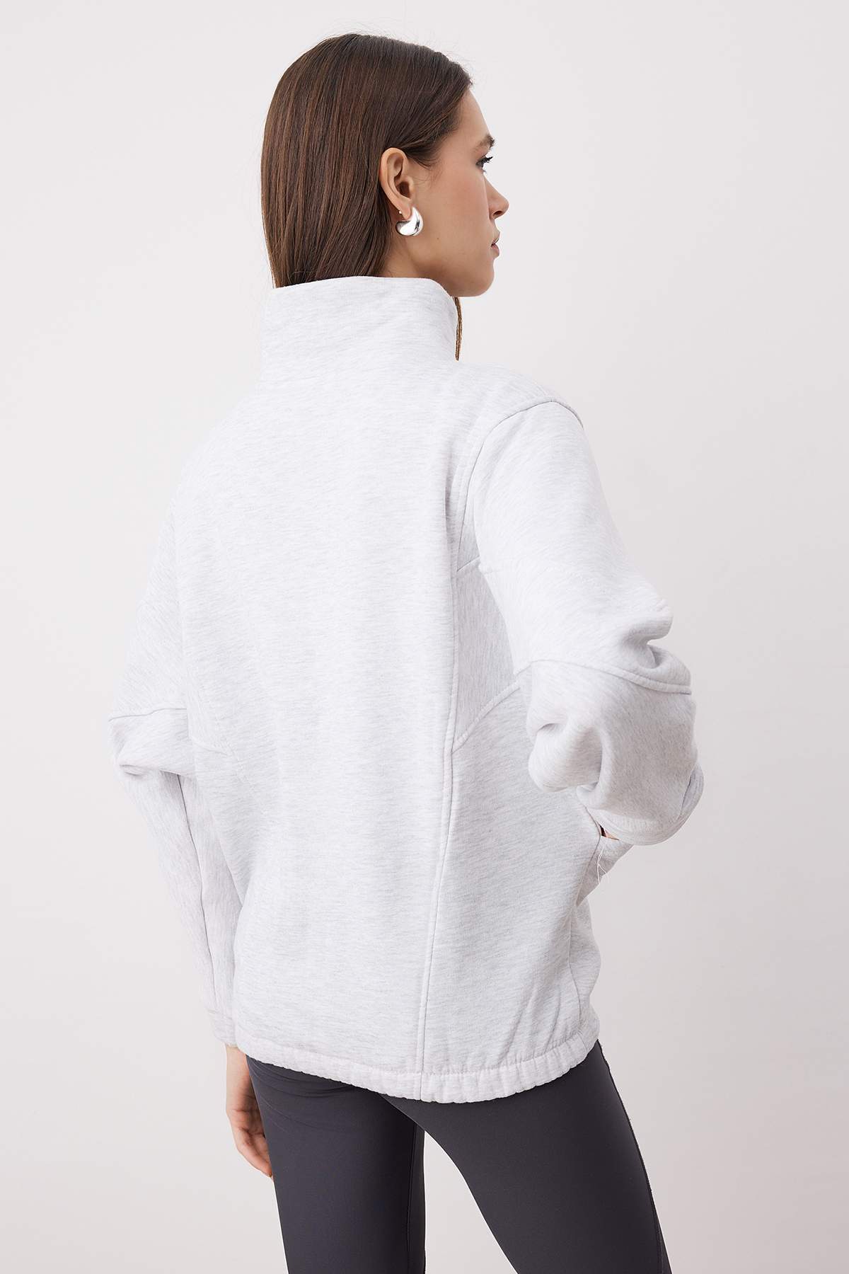 Trendyolmilla  Kar Melanj Fermuarlı Dikiş Detaylı Dik Yaka Bomber Örme Sweatshirt TWOAW26SW00037 - Görsel 4