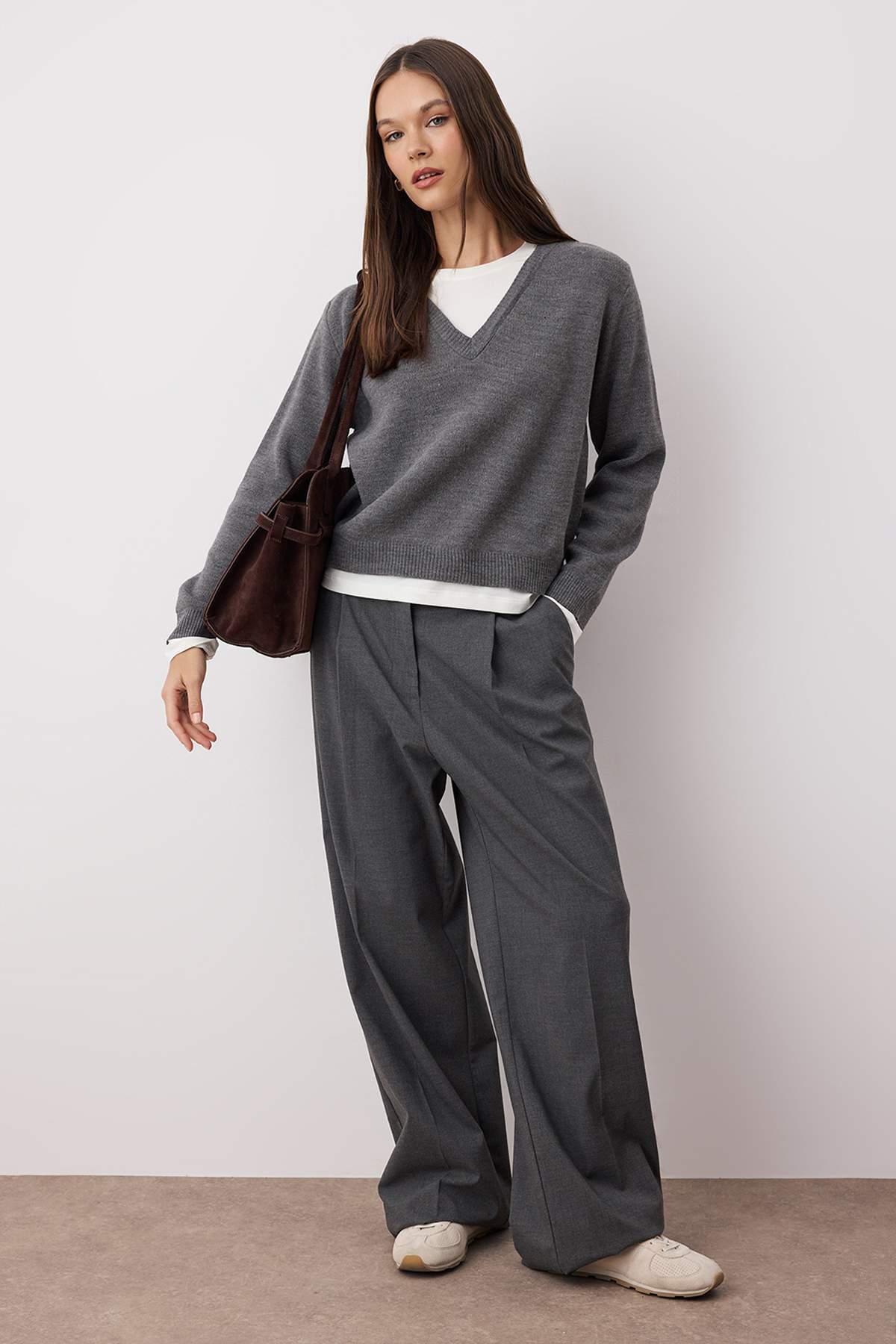 Trendyolmilla  Antrasit Yaka ve Etek Ucu Garni Detaylı Triko Kazak TWOAW26KZ00246 - Görsel 2