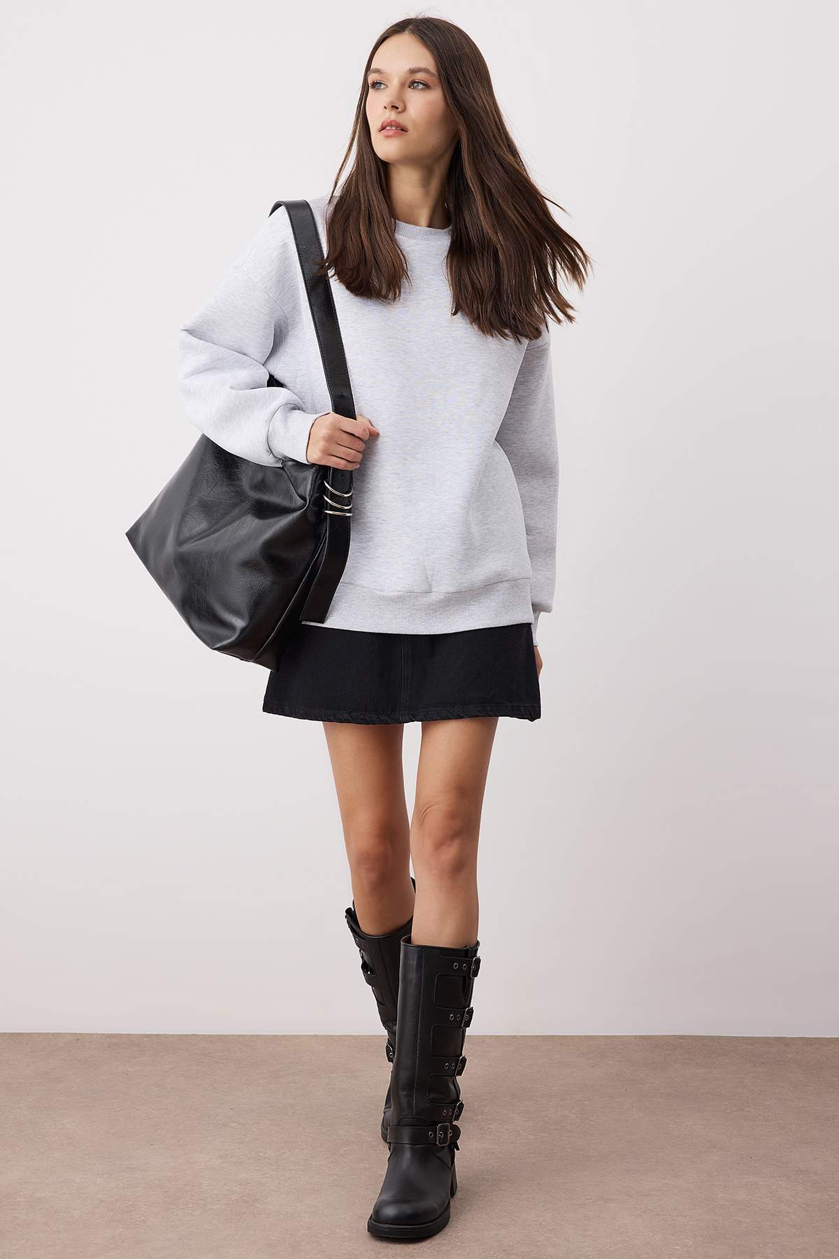 Trendyolmilla  Kar Melanj Oversize/Rahat Kesim Basic Bisiklet Yaka Kalın/İçi polarlı Örme Sweatshirt TWOAW24SW00102