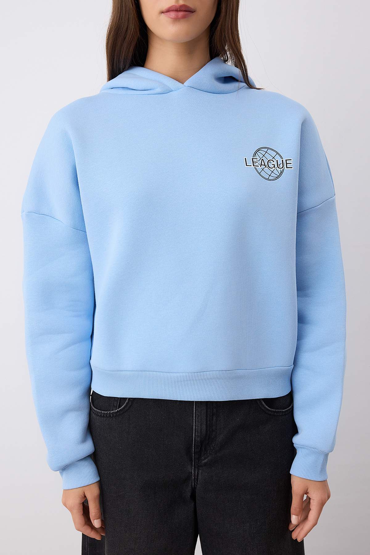 Trendyolmilla  Açık Mavi Sırt Baskı Detaylı Kapüşonlu Kalın İçi Polarlı Örme Sweatshirt TWOAW22SW0711 - Görsel 3