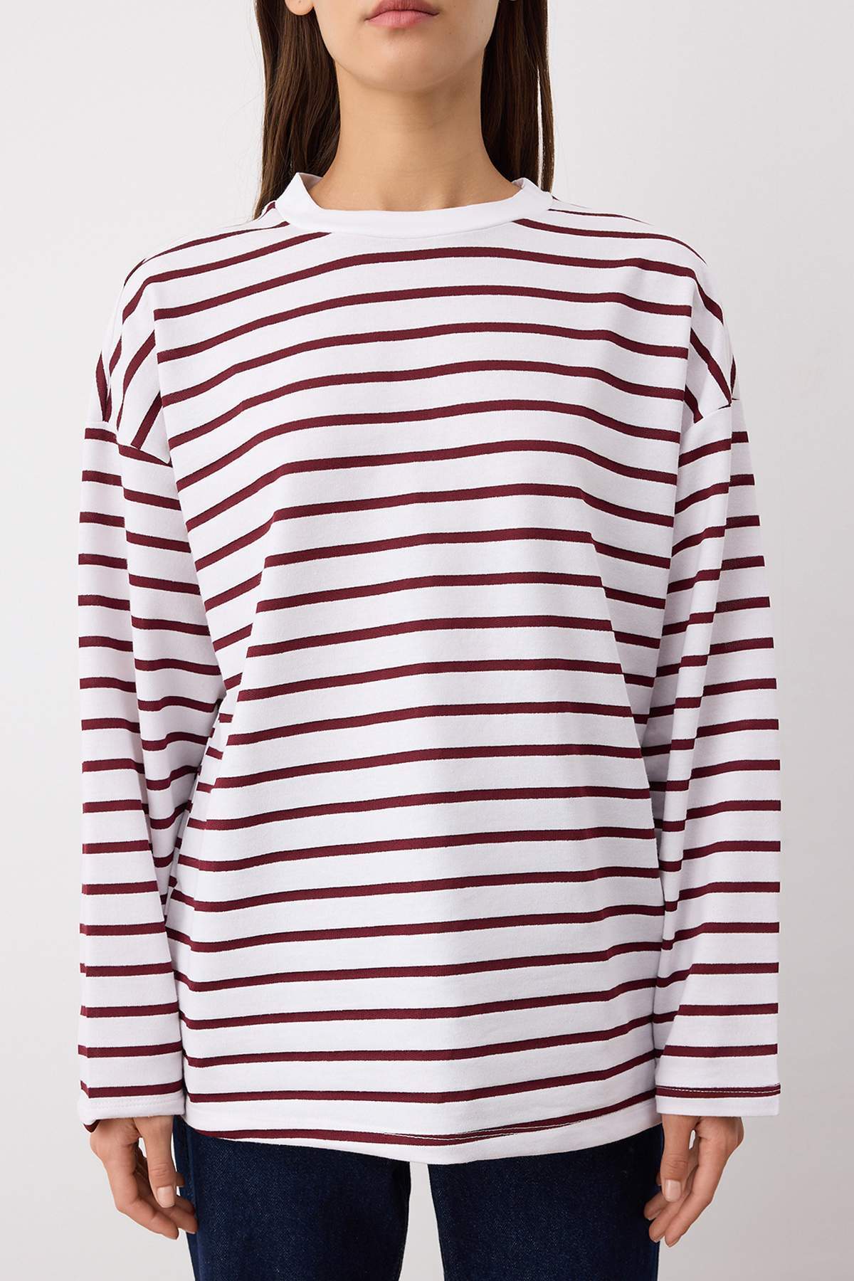 Trendyolmilla  Ekru Çizgili Oversize/Geniş Kesim Bisiklet Yaka İnce Örme Sweatshirt TWOAW23SW00326 - Görsel 3