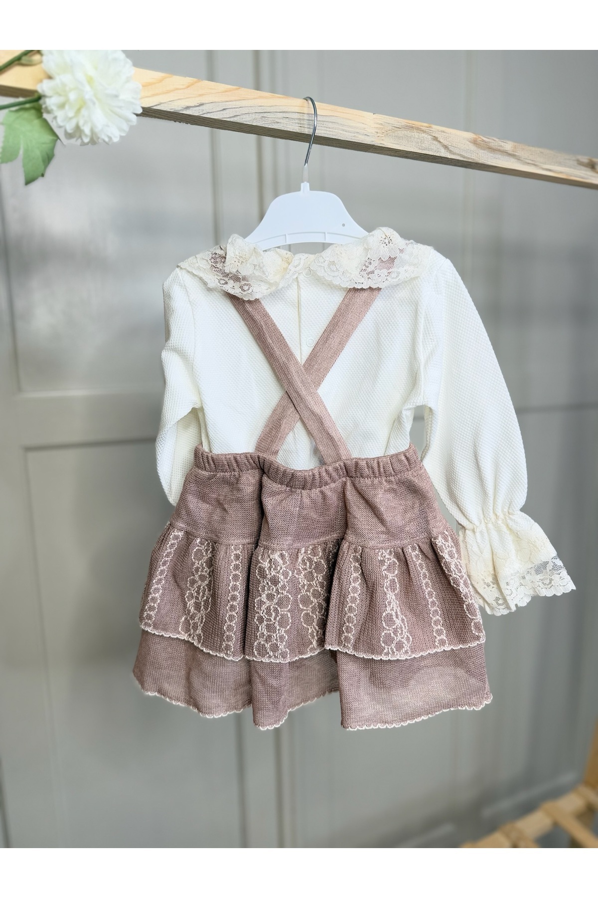 Yollo Kids Kız Bebek Dantel Detaylı Salopet Elbise fotoğrafı 3 (önizleme)