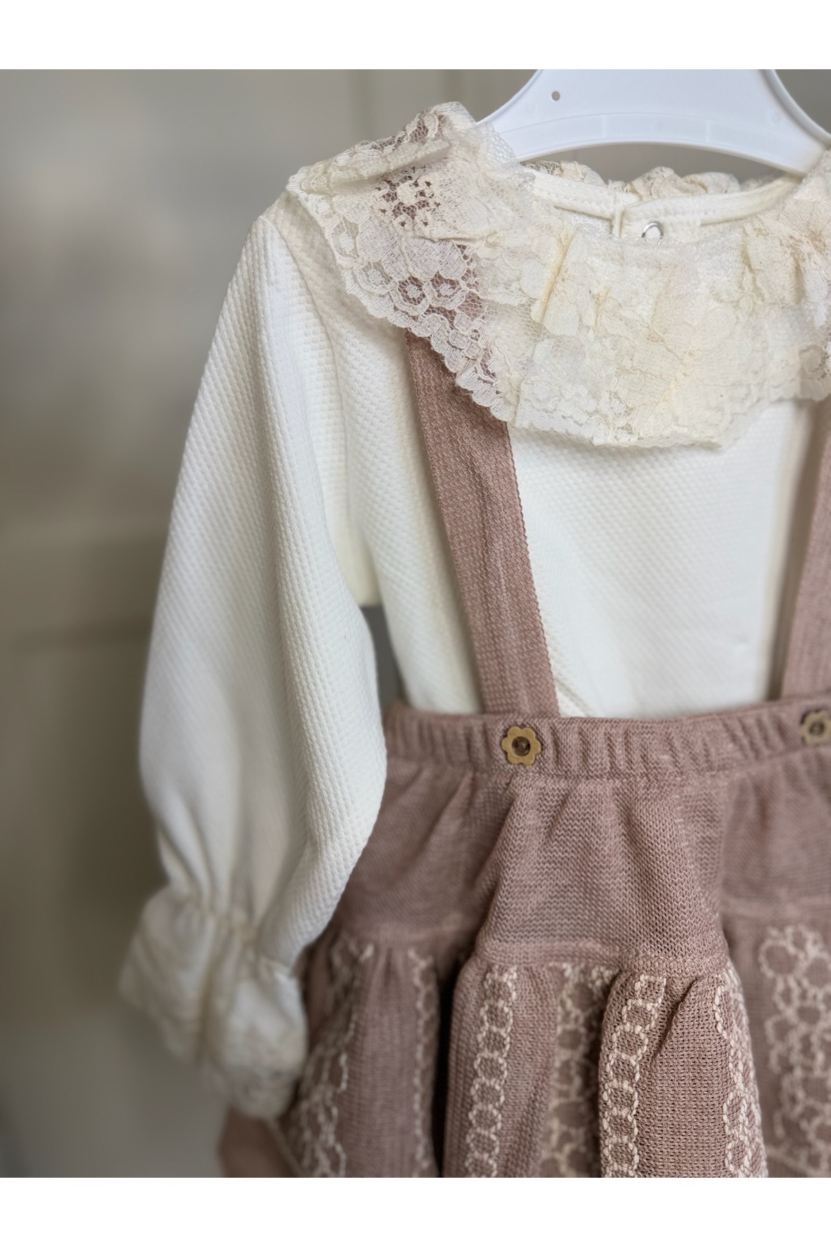 Yollo Kids Kız Bebek Dantel Detaylı Salopet Elbise fotoğrafı 5 (önizleme)