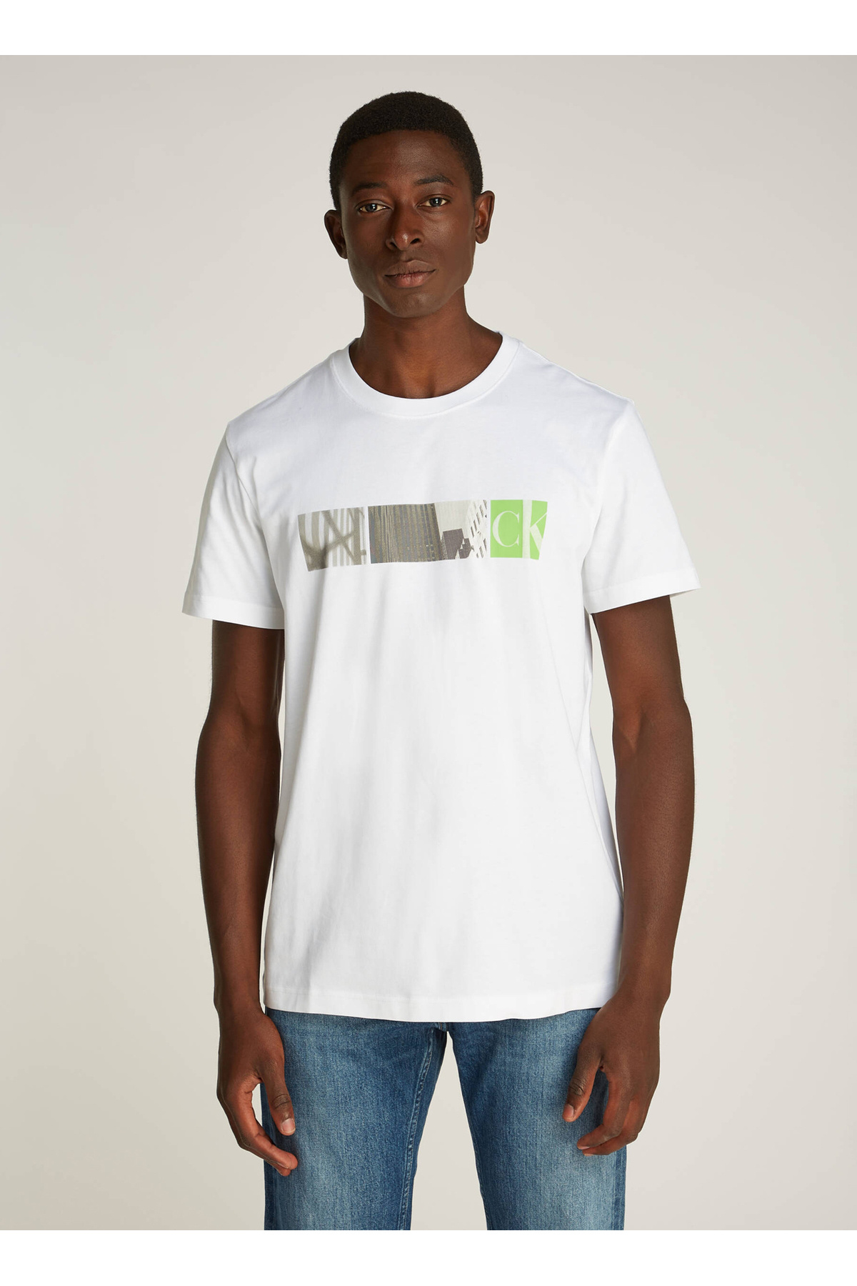 کلوین کلاین تی شرت مردانه جین یقه گرد طرح دار سفید J30J326865YAF CITY BLOCK TEE