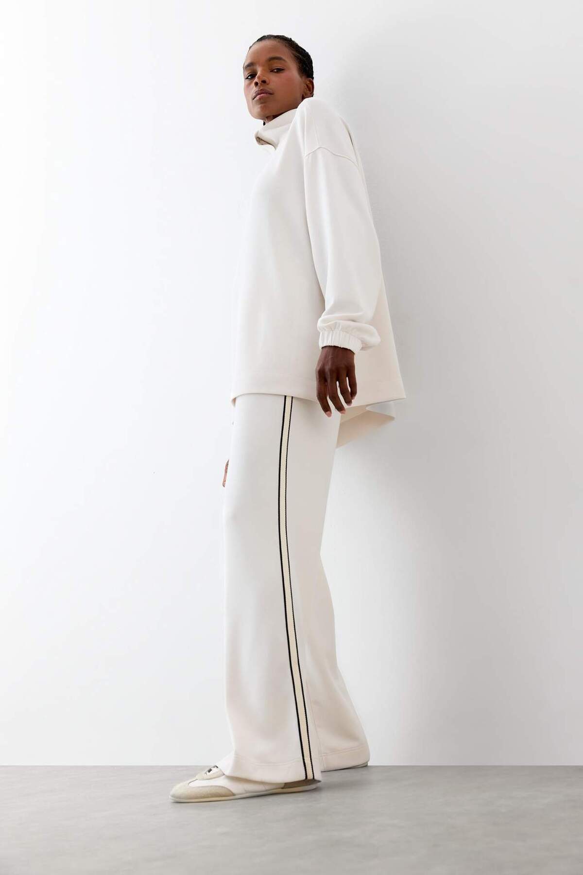 DeFacto DeFactoFit Wide Leg Geniş Paça Cepli Standart Boy Modal Soft Touch Pantolon D1458AX25AU