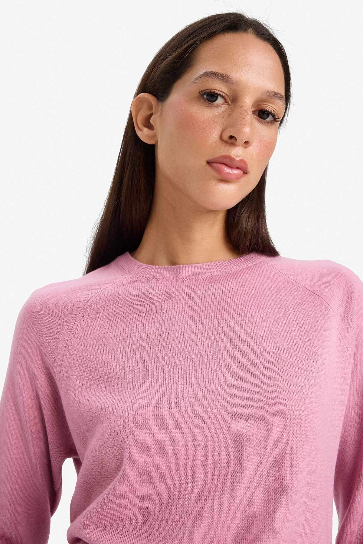 DeFacto Základní jednobarevný svetr s volným střihem a výstřihem do V I6913AZ25WN