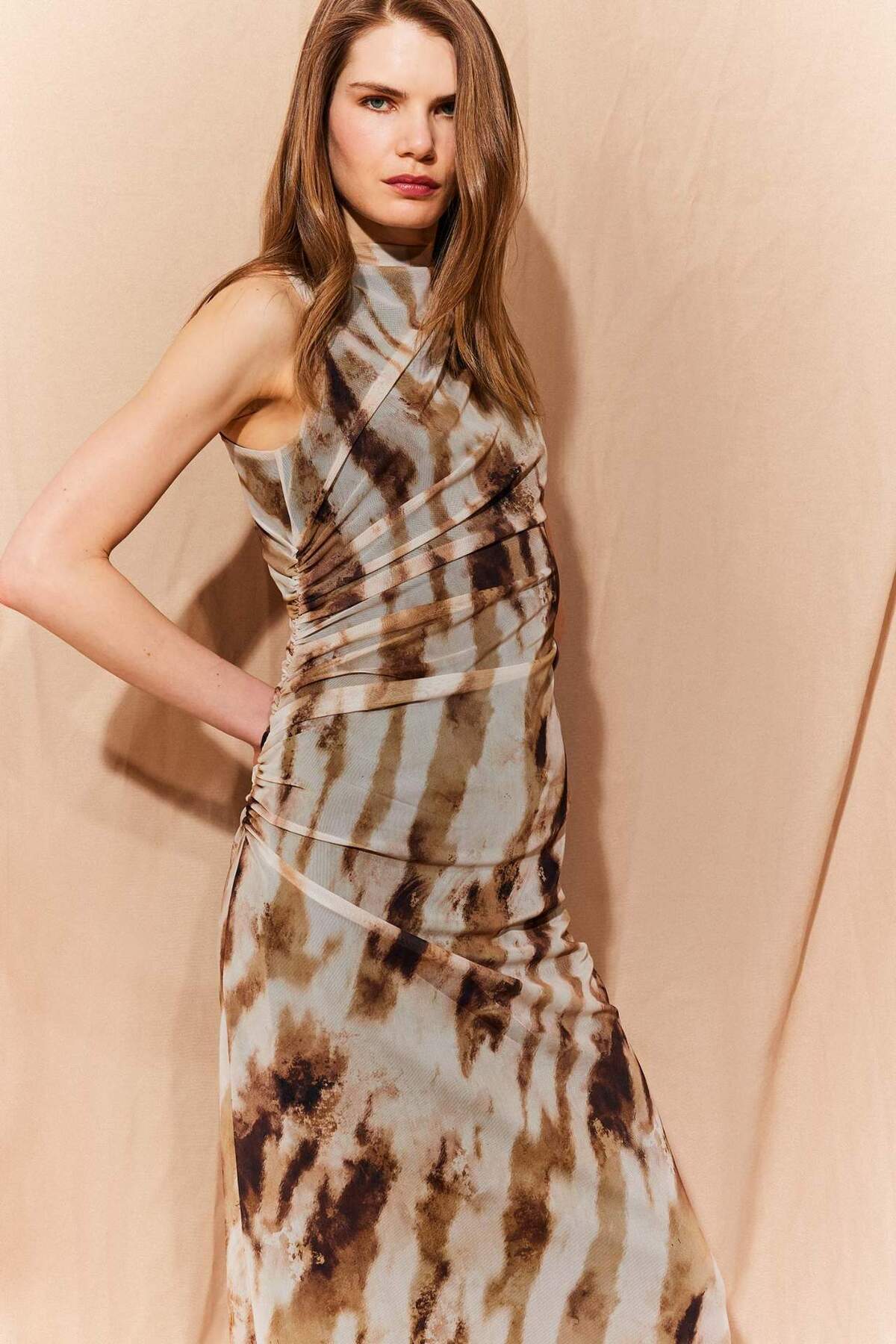 DeFacto Bodycon Vücudu Saran Batik Tül Kolsuz Maxi Elbise E8340AX25SP görsel 3