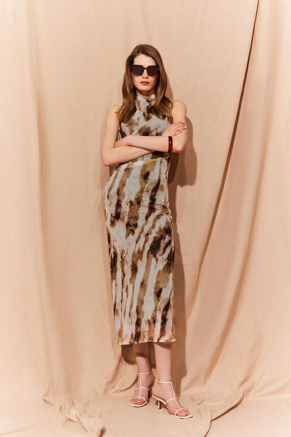 DeFacto Bodycon Vücudu Saran Batik Tül Kolsuz Maxi Elbise E8340AX25SP