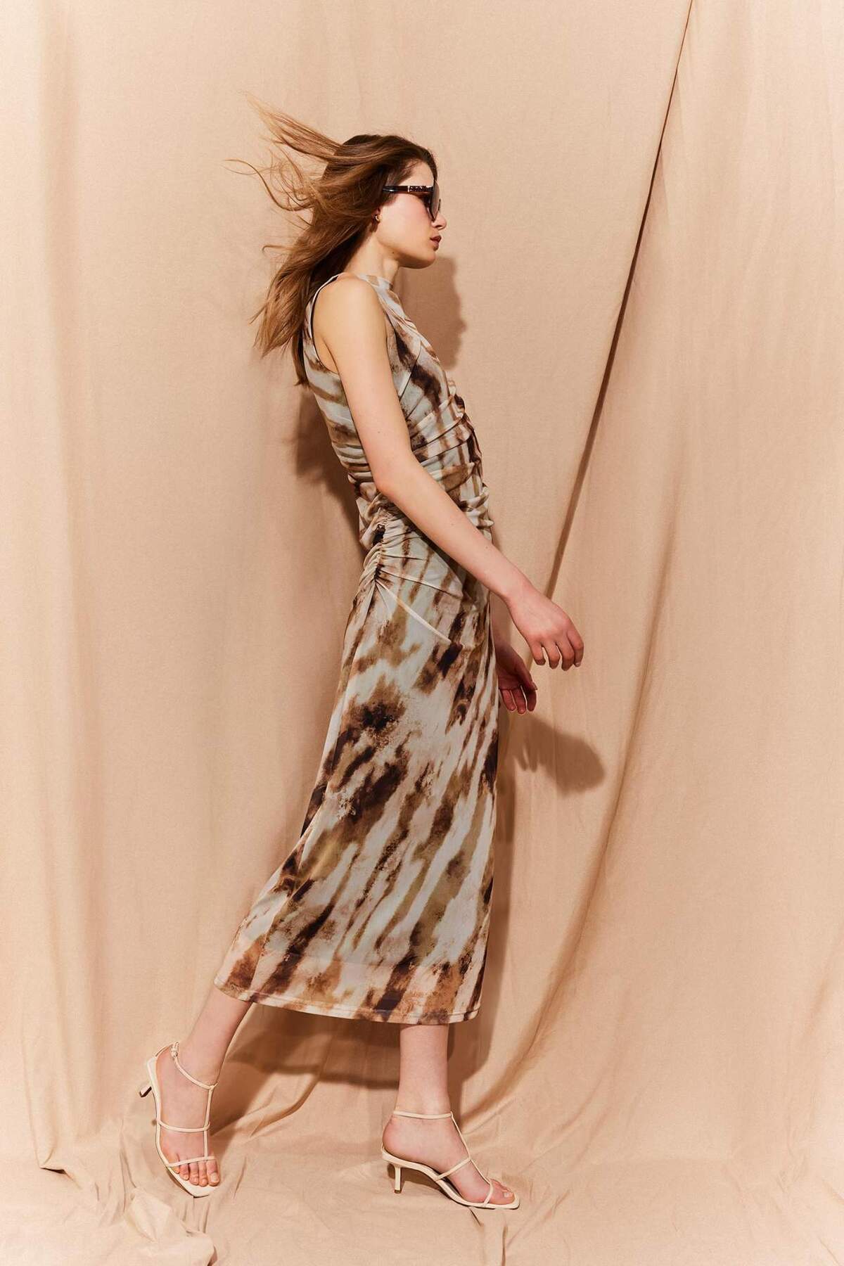 DeFacto Bodycon Vücudu Saran Batik Tül Kolsuz Maxi Elbise E8340AX25SP görsel 2