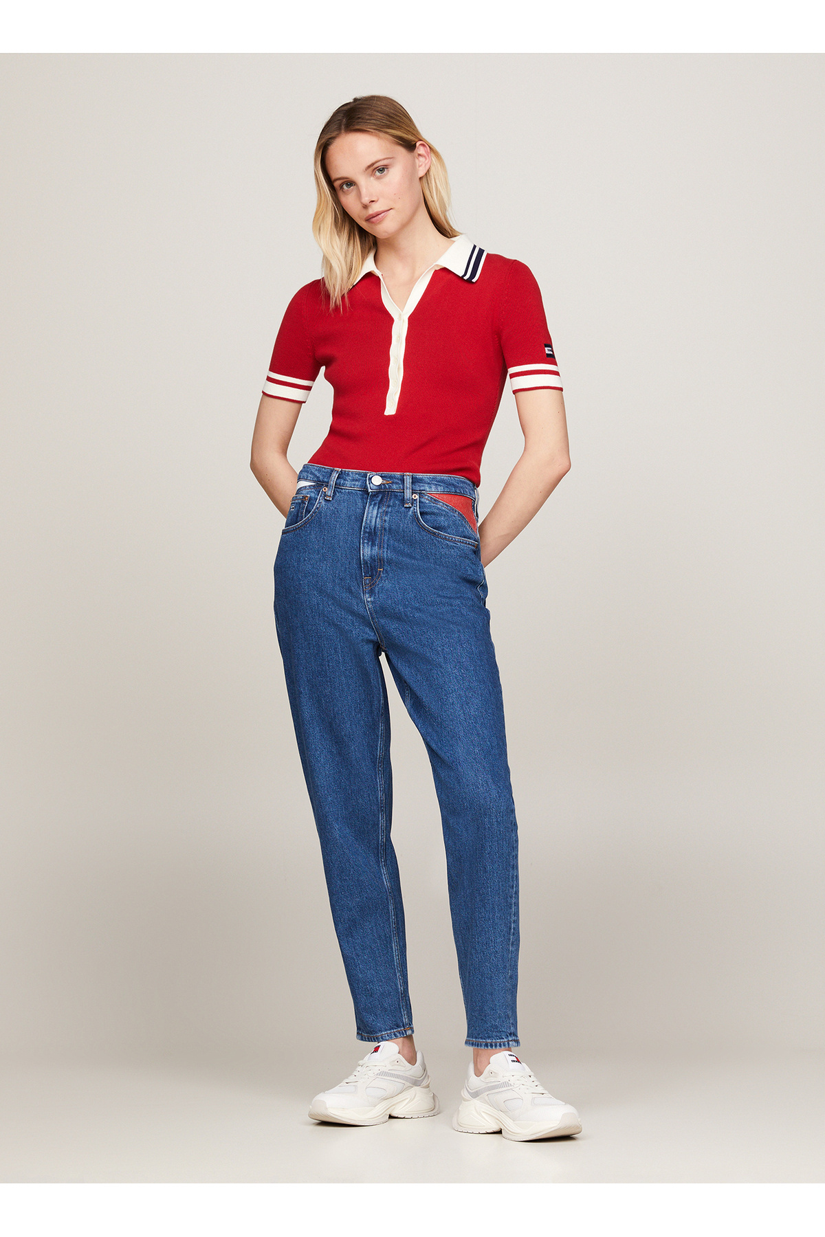 تامی جینز شلوار جین زنانه کمر بلند، ساق بلند، دمپا گشاد، آبی روشن، مدل MOM JEAN UH TPR FLAG CH61