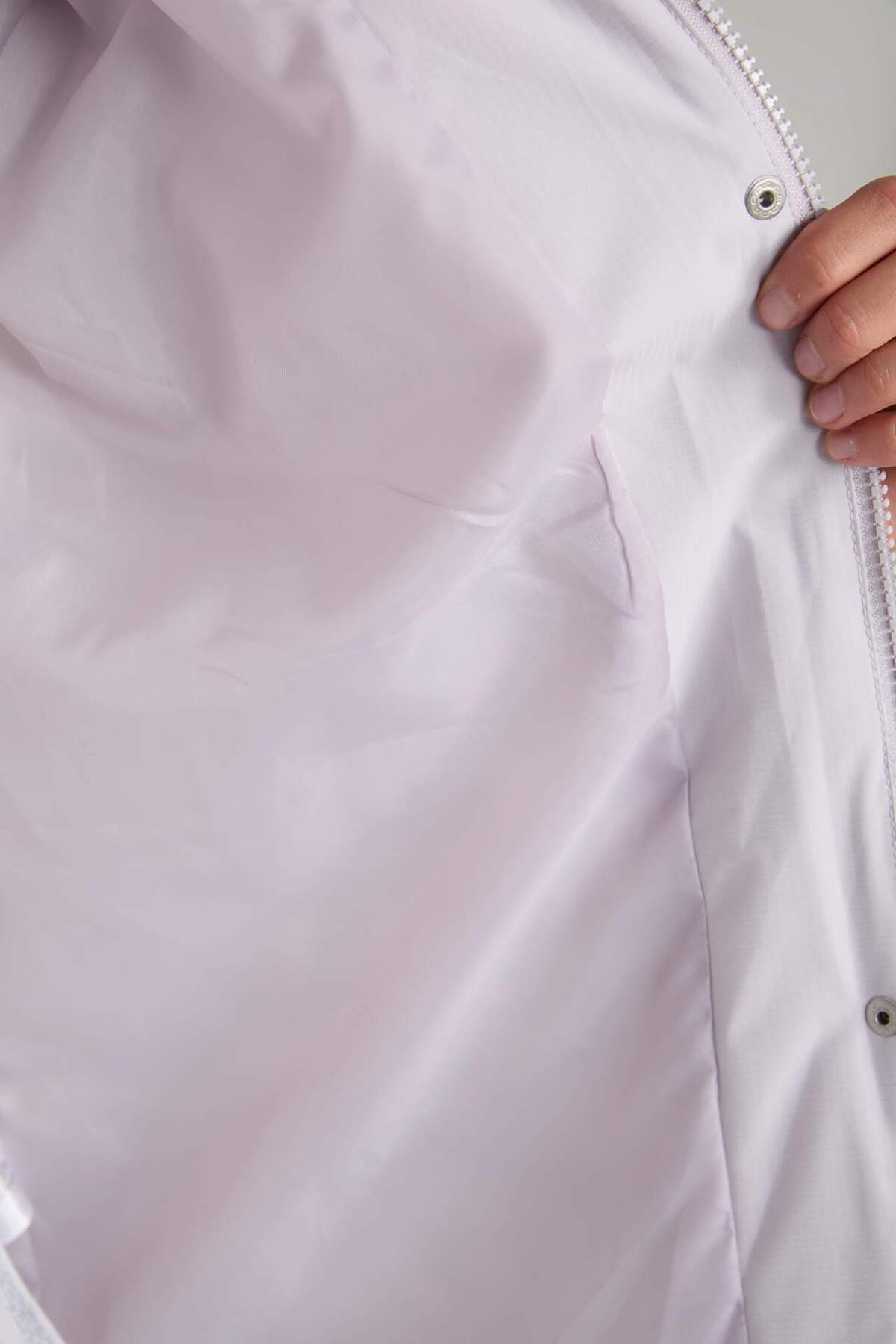 Defacto  Su Geçirmez Kapüşonlu Fermuarlı Cepli Şişme Mont C3973AX24CW - Görsel 8