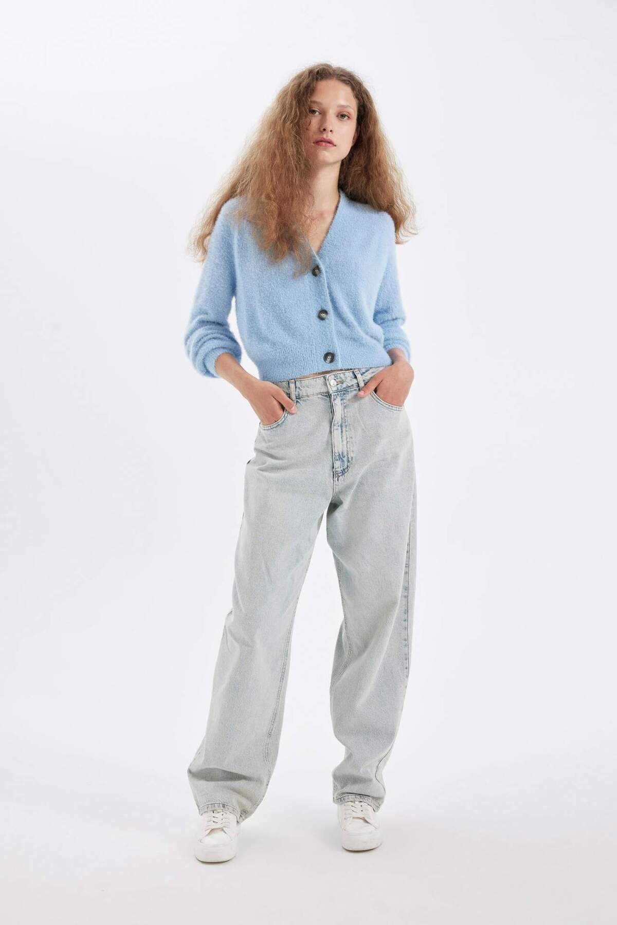 DeFacto Luźny, szeroki kardigan z dekoltem w serek, prosty, dzianinowy, zapinany na guziki, D1428AX24WN