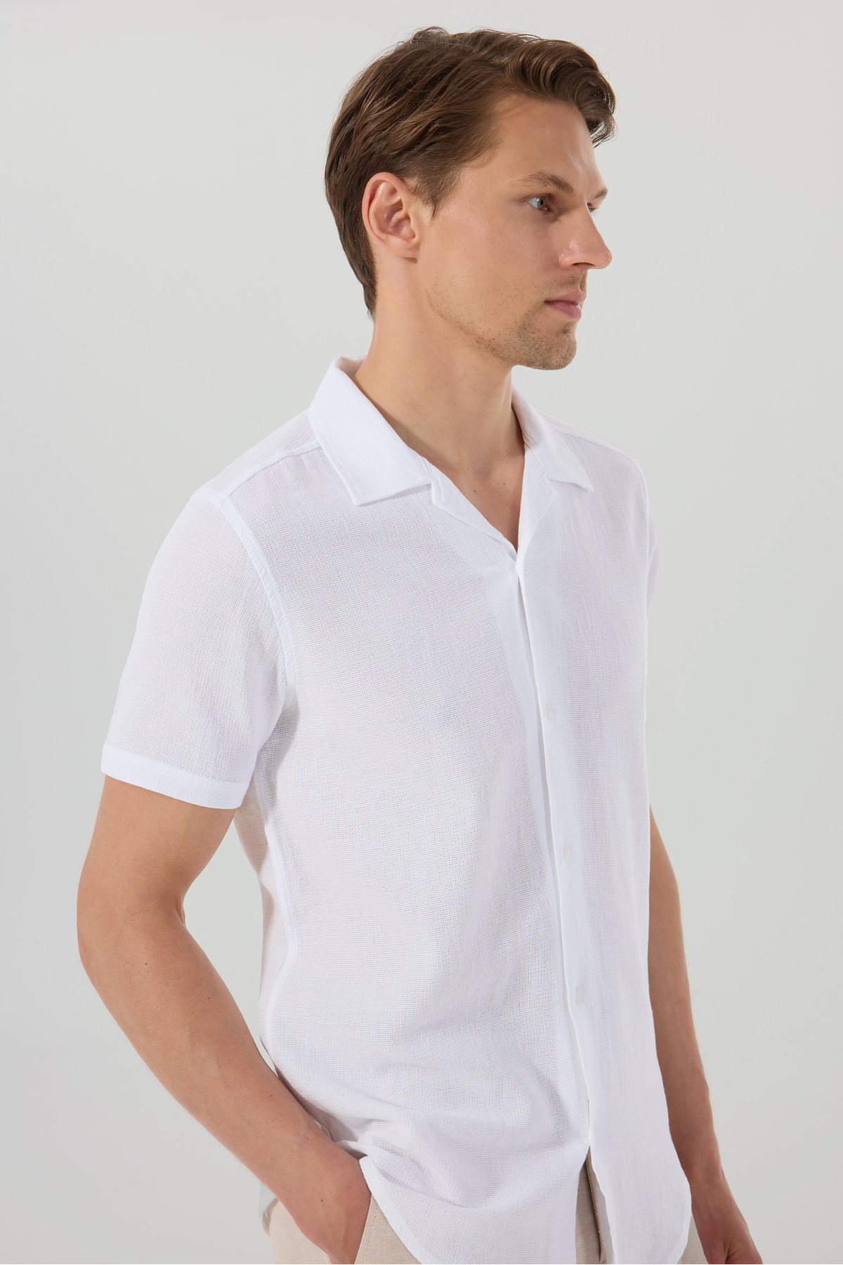  پیراهن مردانه سفید یقه پهن، اسلیم فیت، دابی، مدل SPBF4SM-GML5080