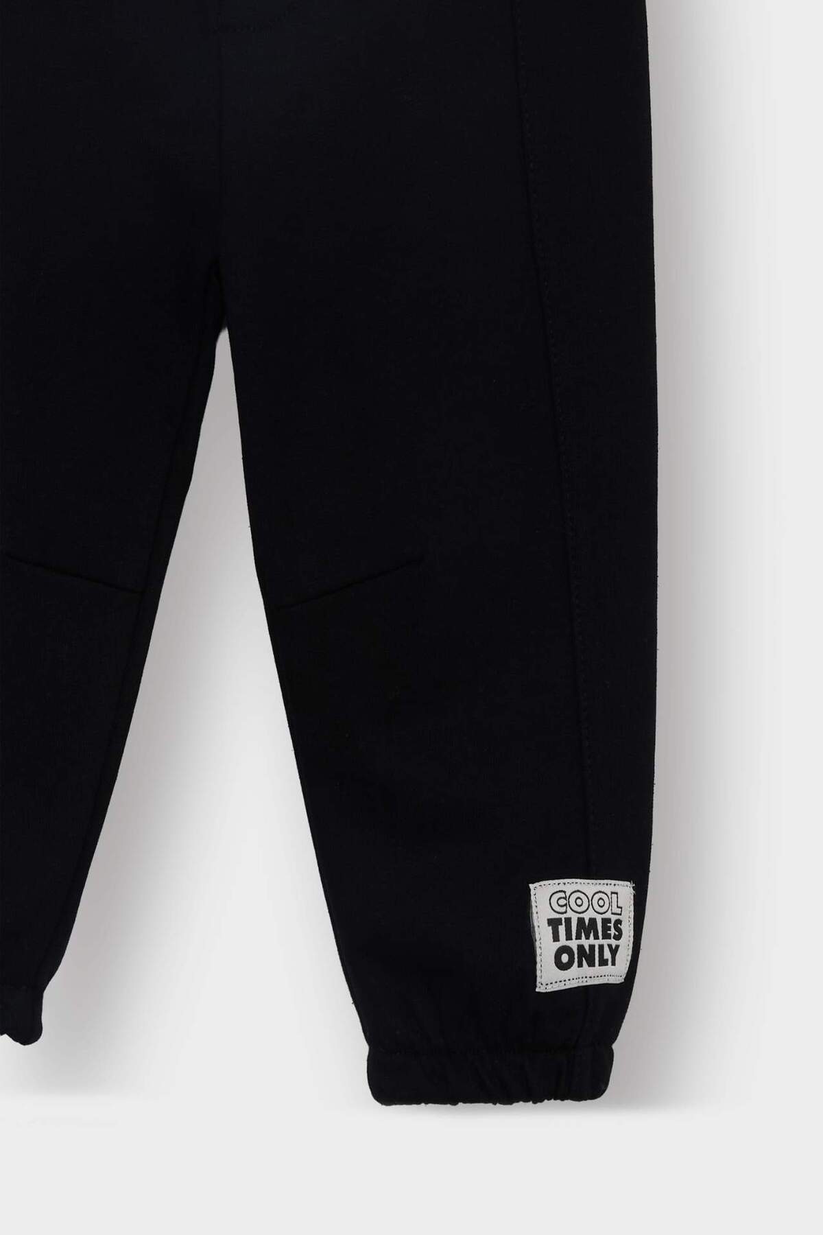 Defacto Erkek Bebek Etiket Baskılı Beli Lastikli 2'li Eşofman Altı F9392A525WN fotoğrafı 3 (önizleme)