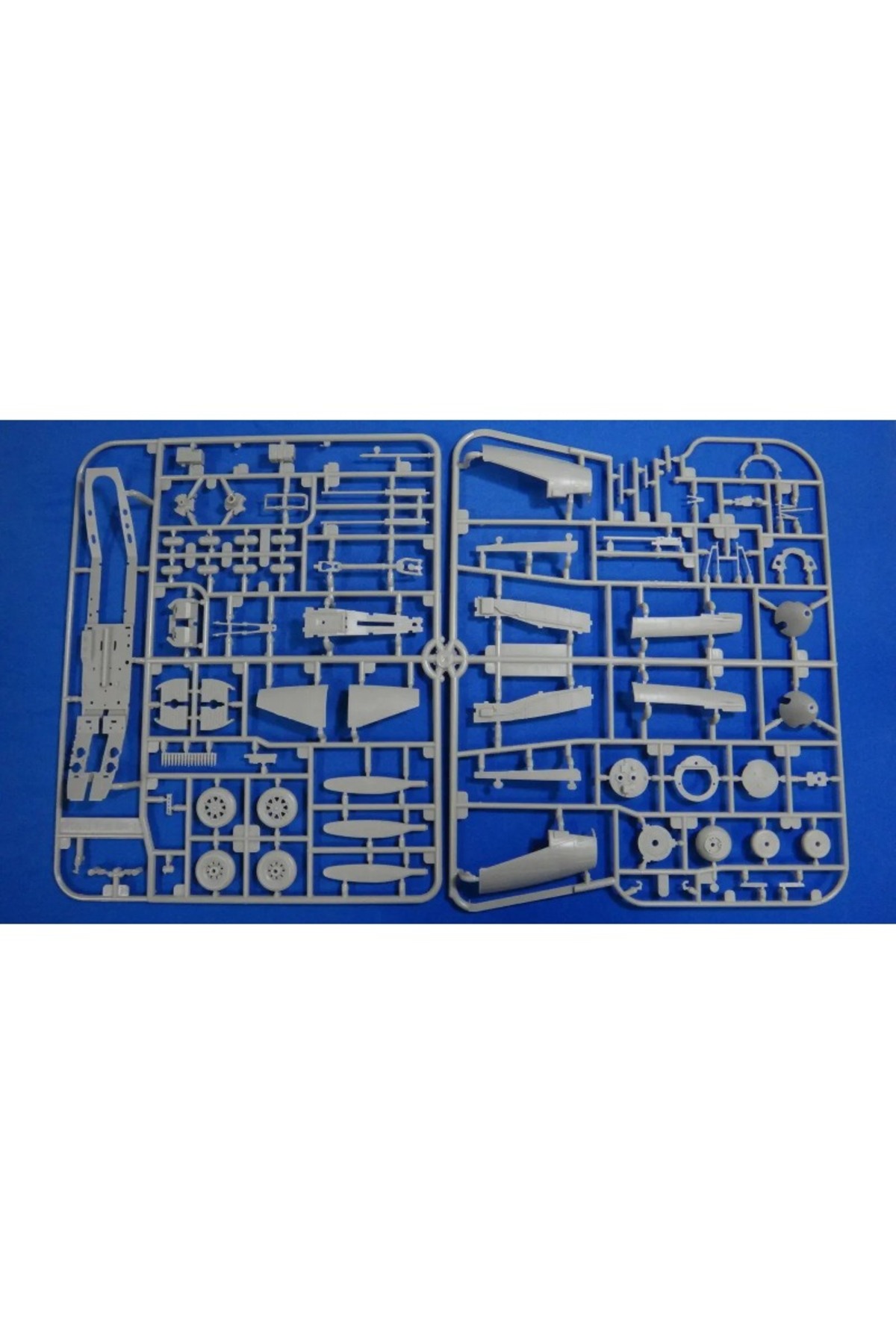 کیتی هاک KH32013 مدل پلاستیکی مونتاژ هواپیمای P-39 Q/N «c» در مقیاس ۱/۳۲
