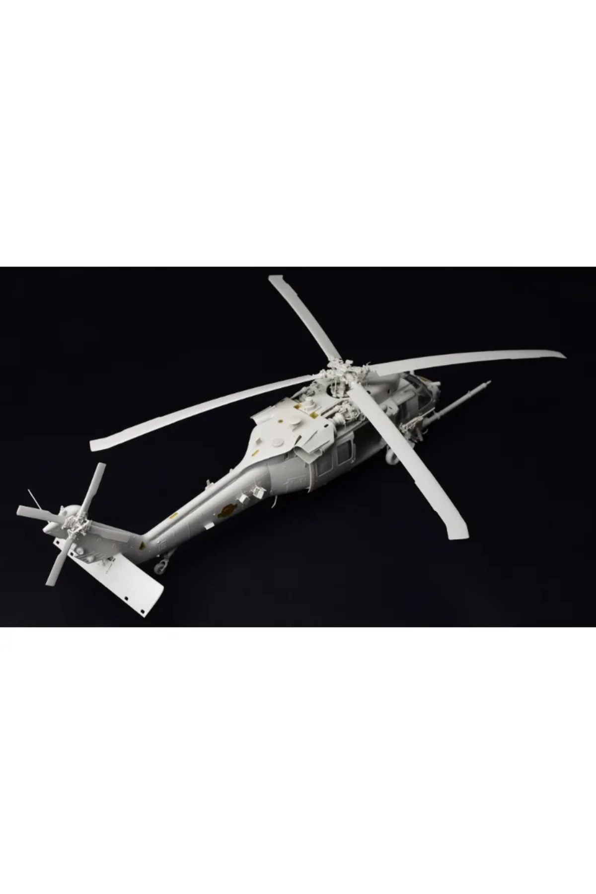 مدل پلاستیکی مونتاژی هلیکوپتر HH-60G Pave Hawk در مقیاس ۱/۳۵ کیتی هاک KH50006
