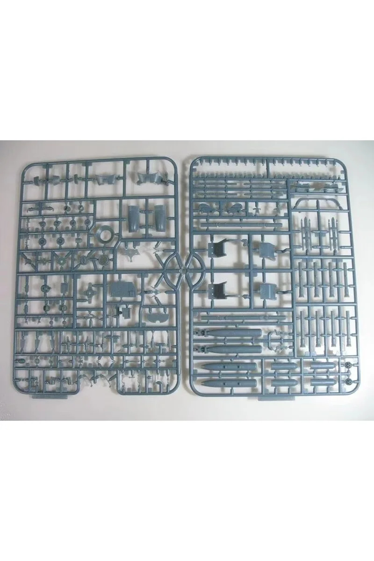 کی‌تی هاوک KH80109 مدل PLA Z-9 در مقیاس ۱/۴۸، جدید در کیت پلاستیکی مونتاژ محدود