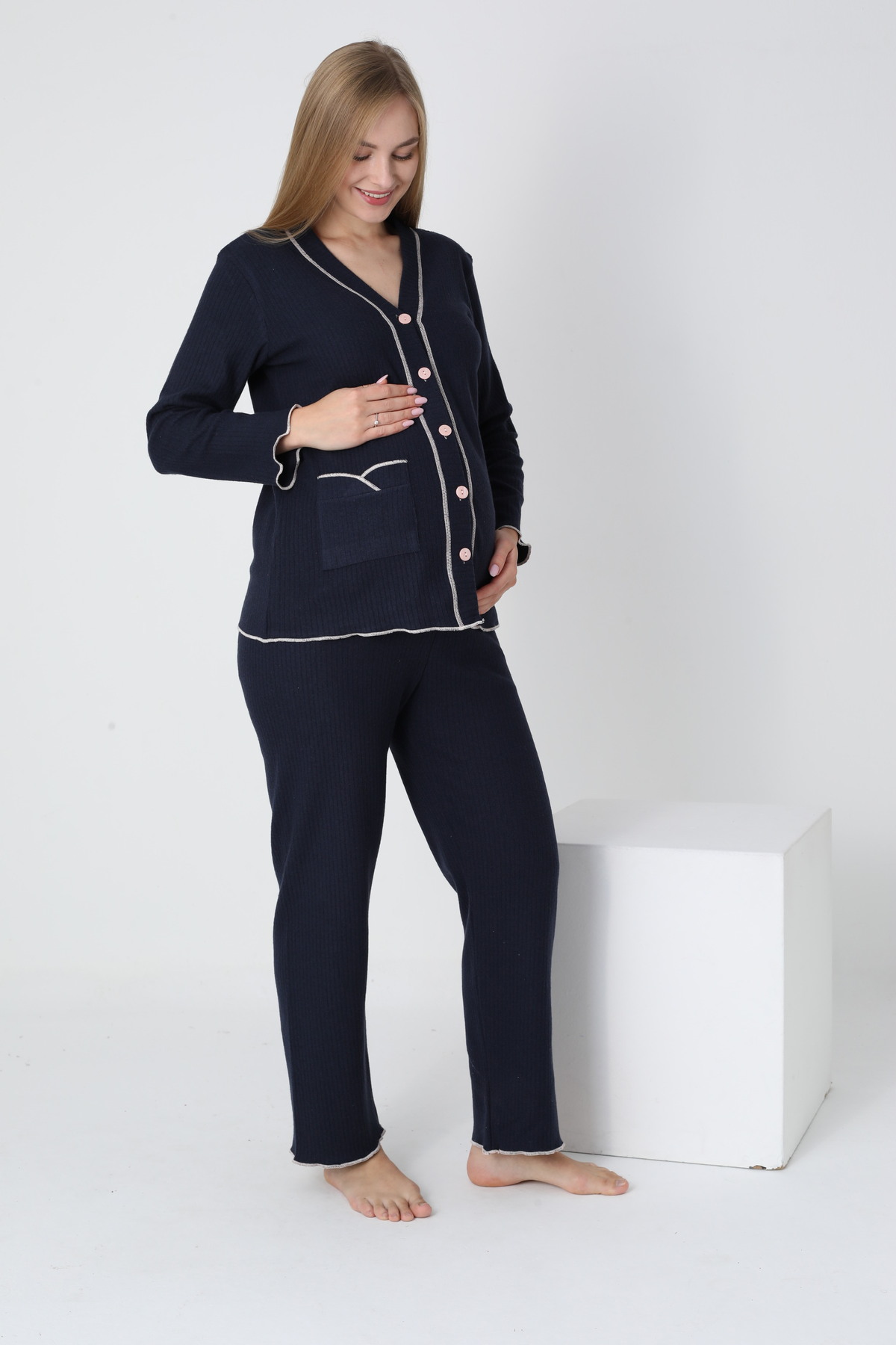 Miss Dünya Lissa Önden Düğmeli Ayarlanabilir Bel Kol ve Paça Fırfır Detaylı Hamile Pijama Takımı fotoğrafı 2 (önizleme)