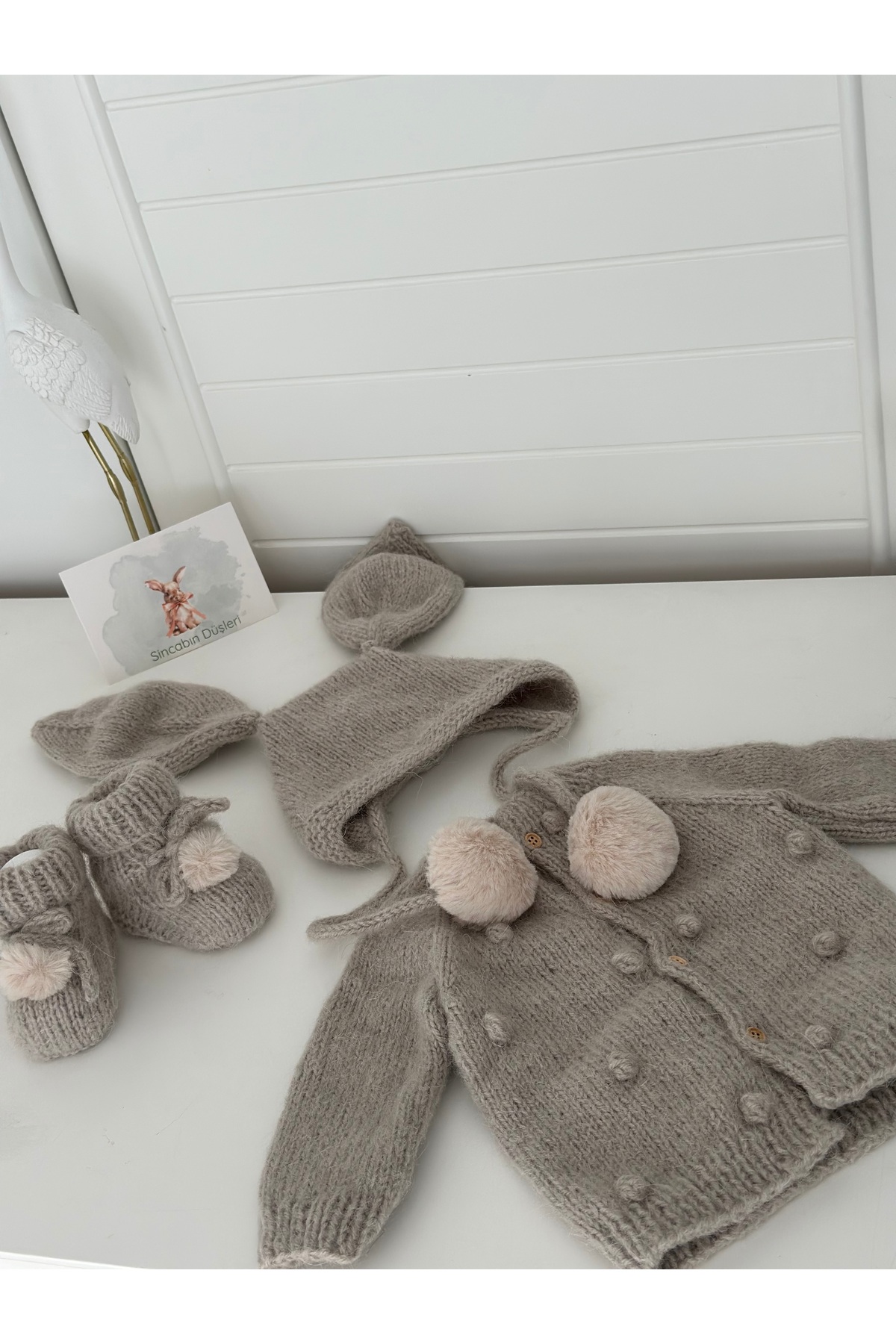 Sincabın Düşleri hoşgeldin bebek anne yenidoğan hediye kıyet takımı seti kutusu triko örgü hırka patik şapka fotoğrafı 2 (önizleme)