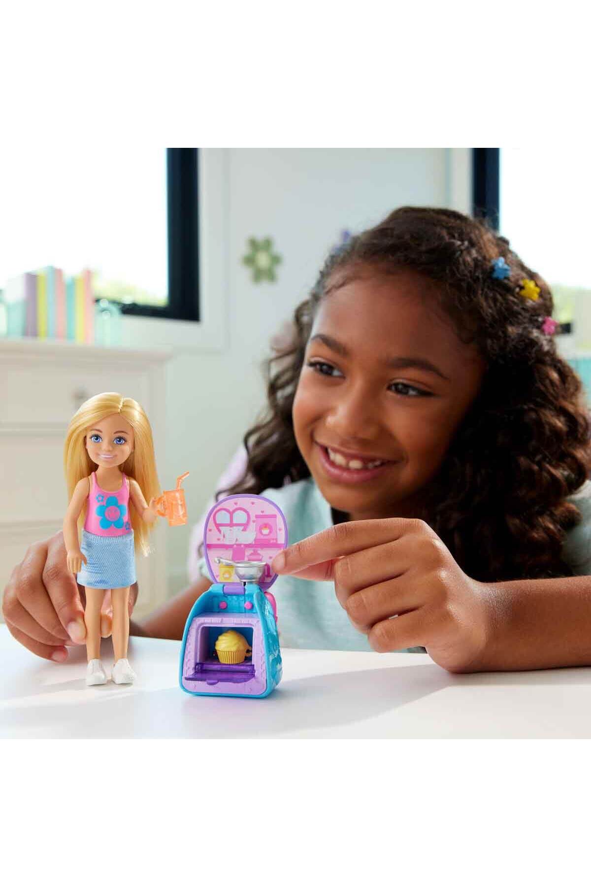 ヒーちゃん Barbie Chelsea Sırt Çantası Olabilen Cupcake Oyun Seti JBF46