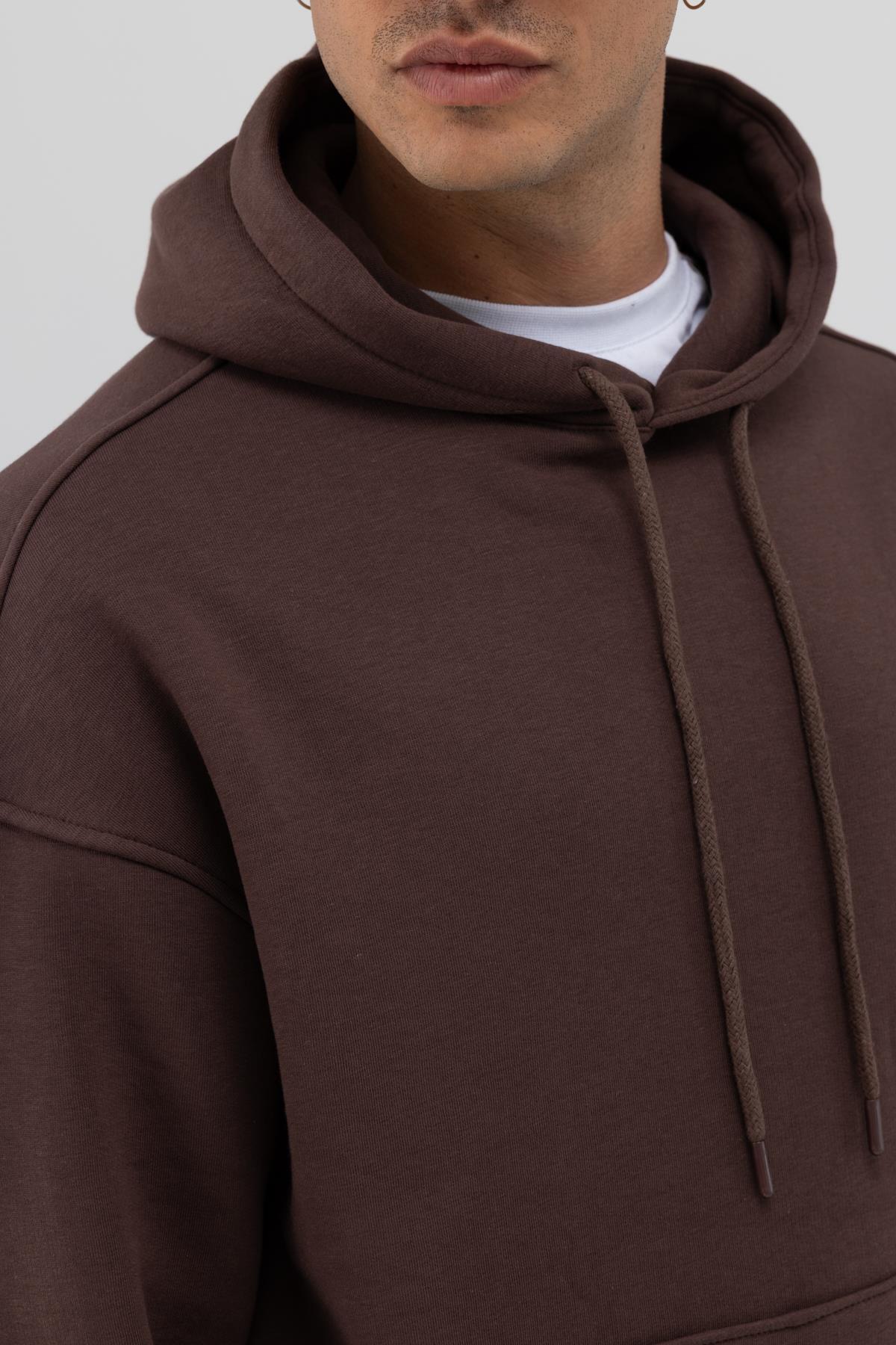 Basic Oversize Kapüşonlu Sweatshirt Kahve — قهوه‌ای V70-80 — تصویر 4 از 5