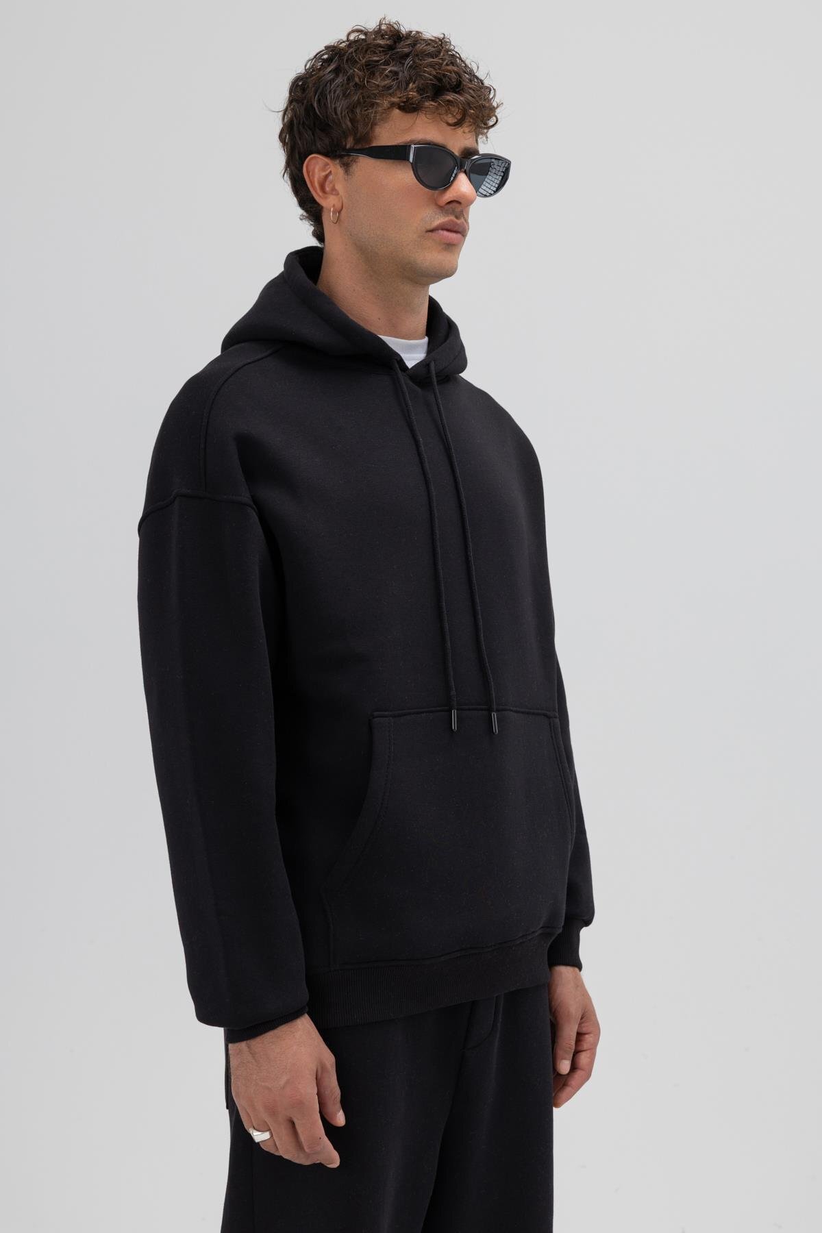 Basic Oversize Kapüşonlu Sweatshirt Siyah — مشکی V70-80 — تصویر 4 از 6