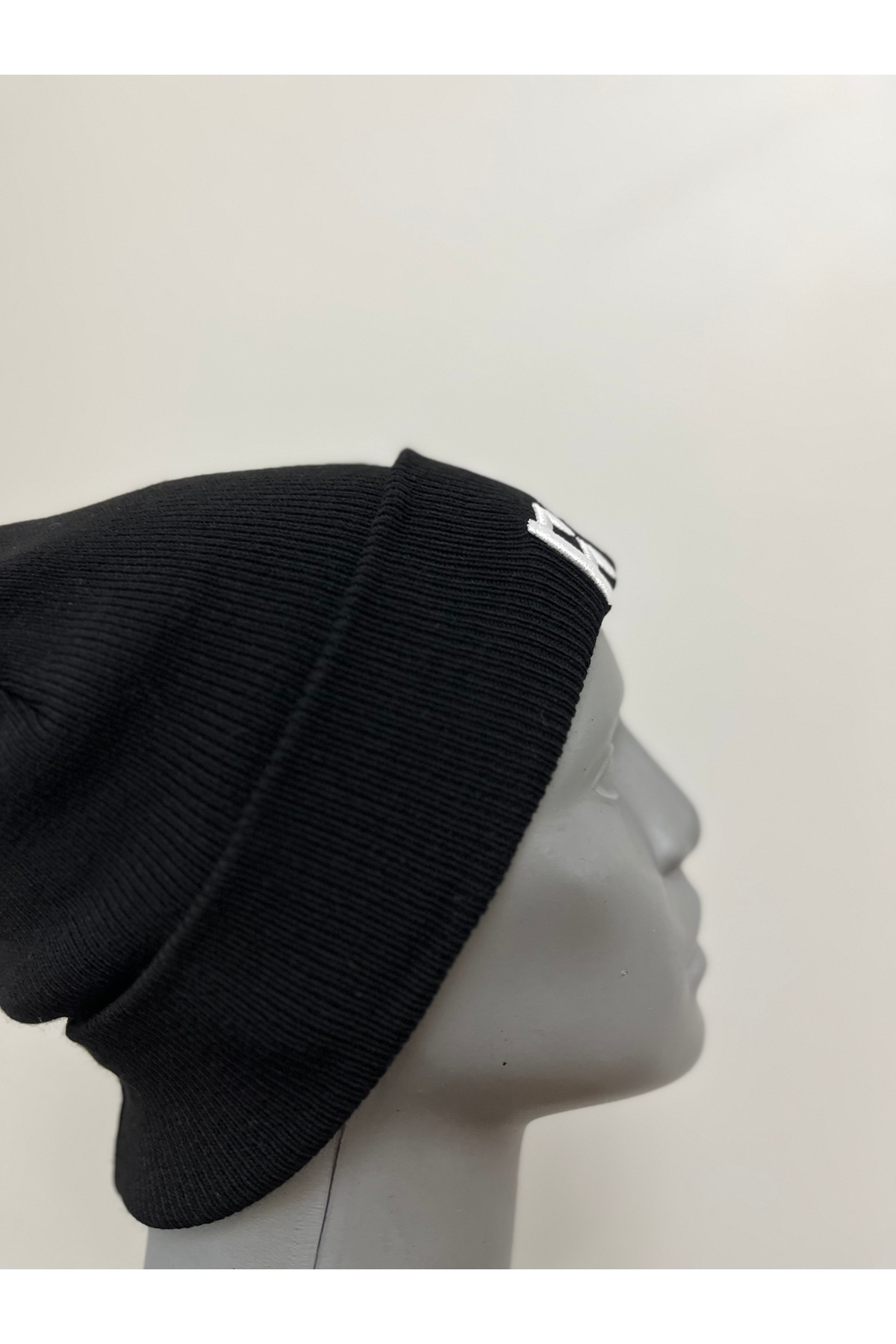 Butik Siyah Göktürkçe “Türk” Yazılı Unisex Bere Şapka görsel 3