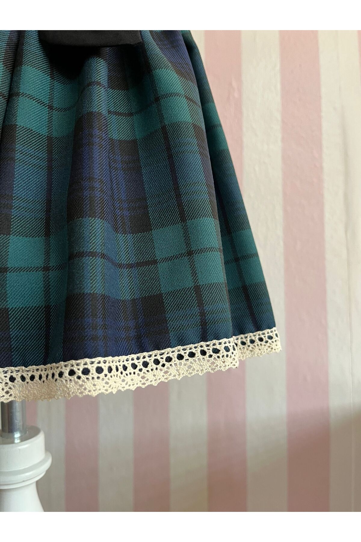 Eylülce Butik Kız Bebek & Kız Çocuk Yeşil Ekoseli Salopet Elbise & Ressam Şapkası & Toka Takım (%100 Pamuk Kumaş) fotoğrafı 3 (önizleme)