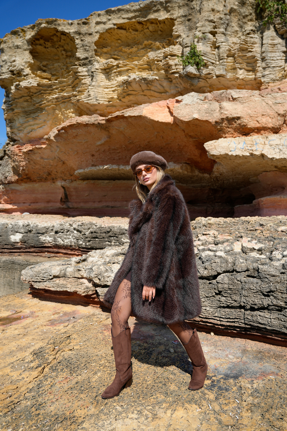 ASEDE  Yumuşak Doku Astarlı Cepli Desenli Diz Boy Midi Premium Kürk Mont - Görsel 6