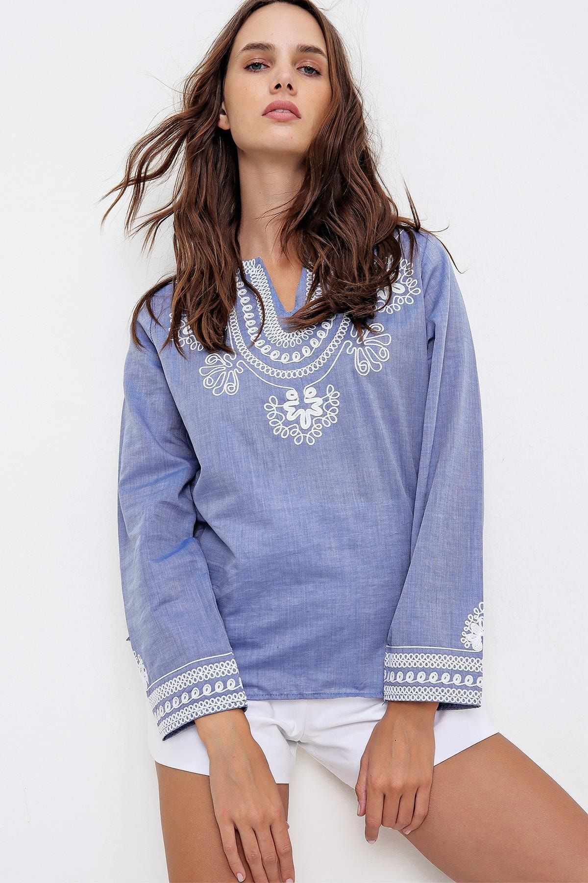Trend Alaçatı Stili Bluse Blau Regular Fit Fast ausverkauft