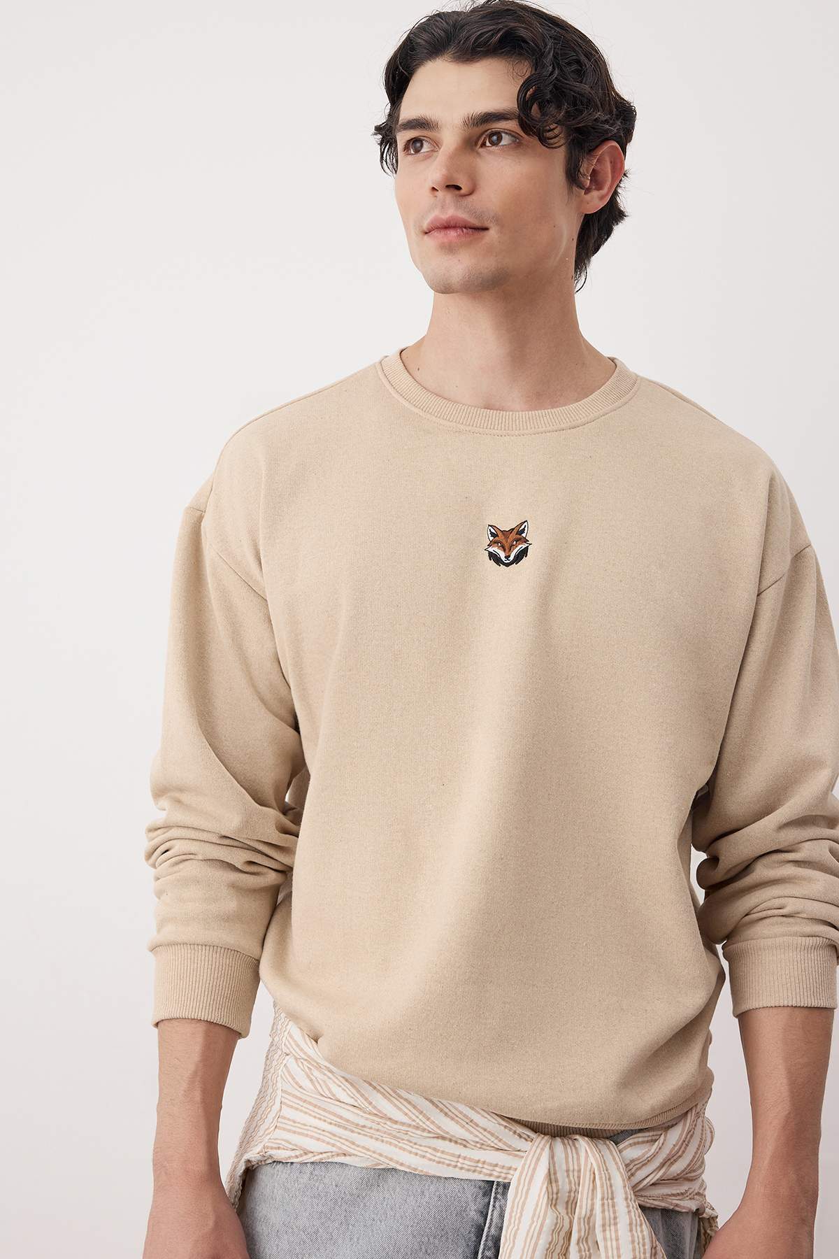 Trendyolmilla Man Taş Oversize/Geniş Kesim Bisiklet Yaka Uzun Kol Hayvan Nakışlı Sweatshirt TMNAW24SW00169