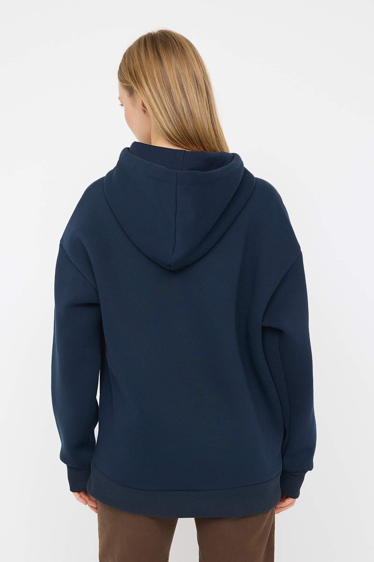 Trendyolmilla  Teen Lacivert Nakışlı Oversize/Geniş Kalıp Kapüşonlu Örme Sweatshirt TWOAW26SW00105 - Görsel 4