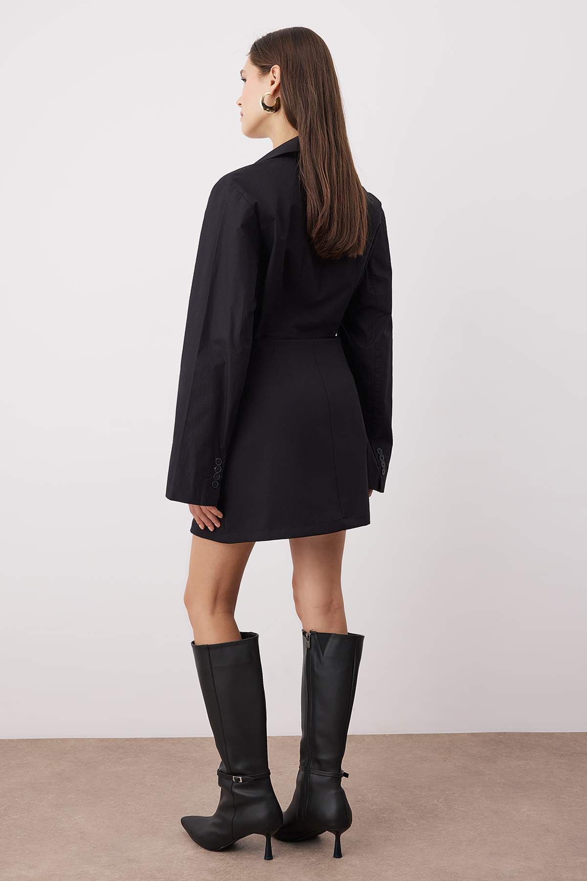 Trendyolmilla  Siyah Aksesuar Düğmeli Dokuma A-Line/Çan Mini Etek TWOAW26ET00102 - Görsel 5