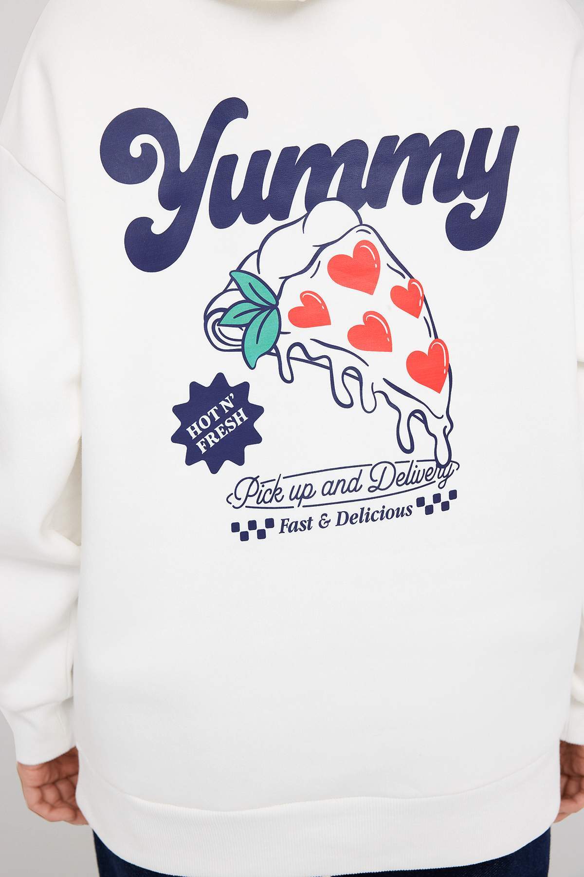 Trendyolmilla  Teen Ekru Sırt Baskılı Oversize/Geniş Kalıp Kapüşonlu Örme Sweatshirt TWOAW26SW00166 - Görsel 4