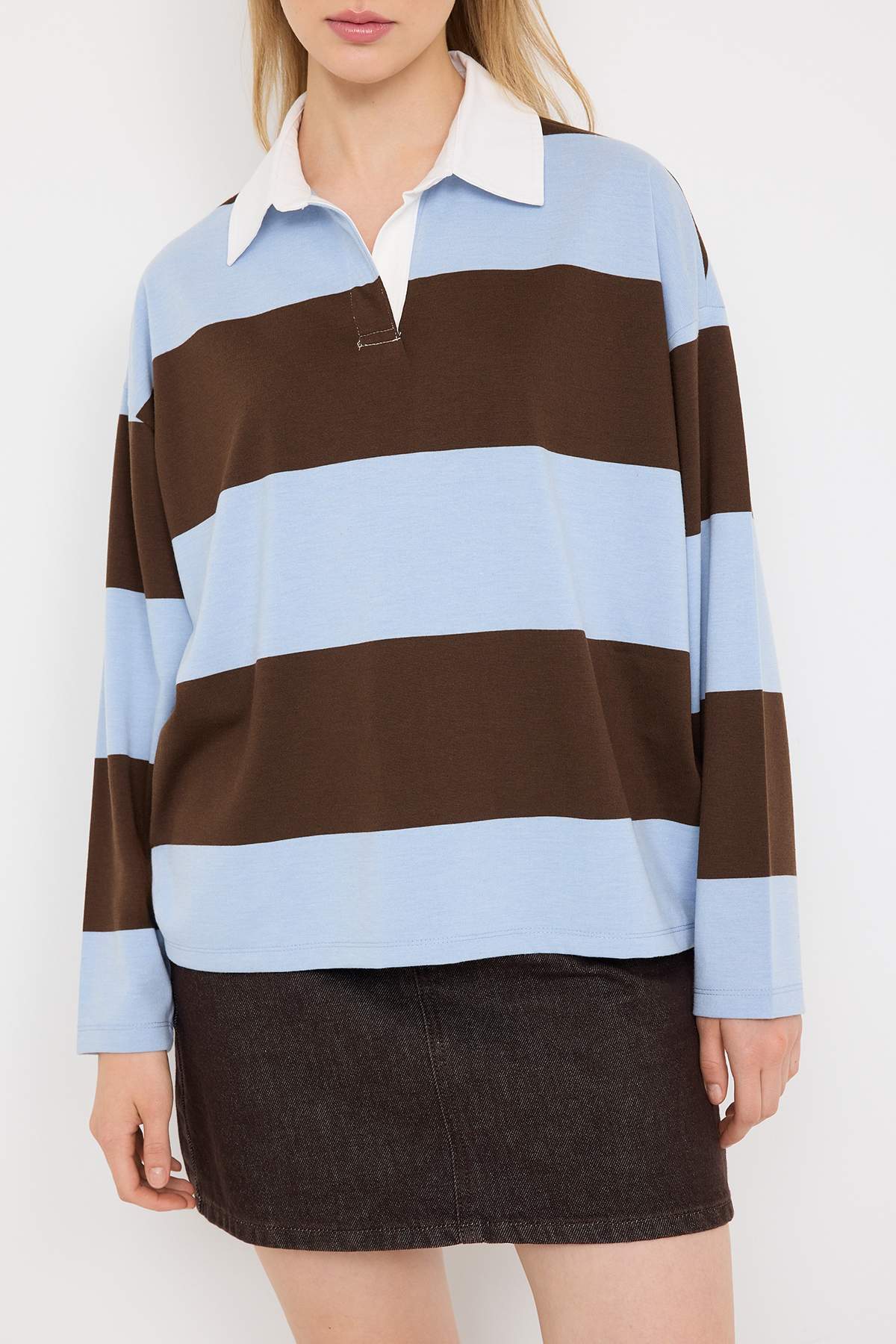 Trendyolmilla  Kahverengi Çizgili Polo Yaka Oversize/Geniş Kalıp Örme Sweatshirt TWOAW26SW00051 - Görsel 3