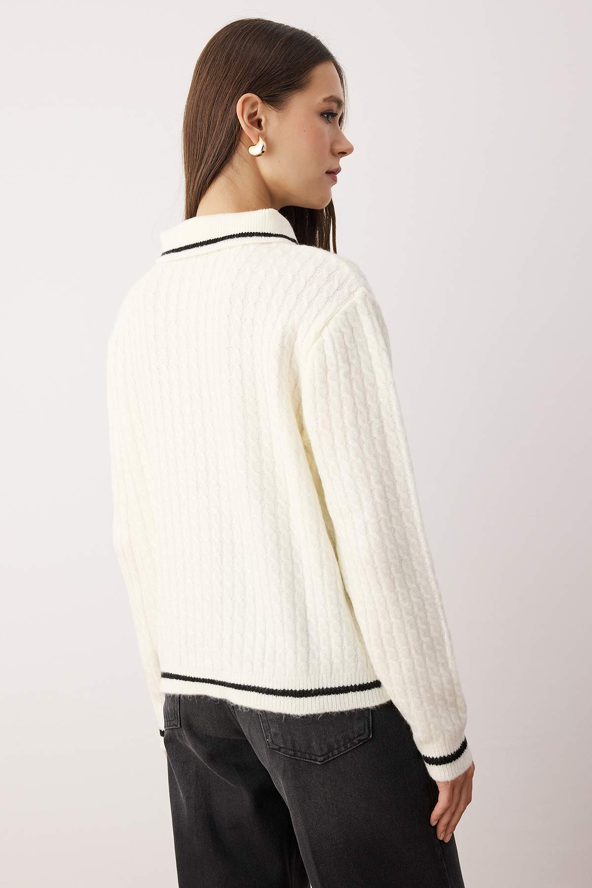 Trendyolmilla  Ekru Premium İplik/Özel İplik Polo Yaka Yumuşak Dokulu Triko Kazak TWOAW26KZ00236 - Görsel 4