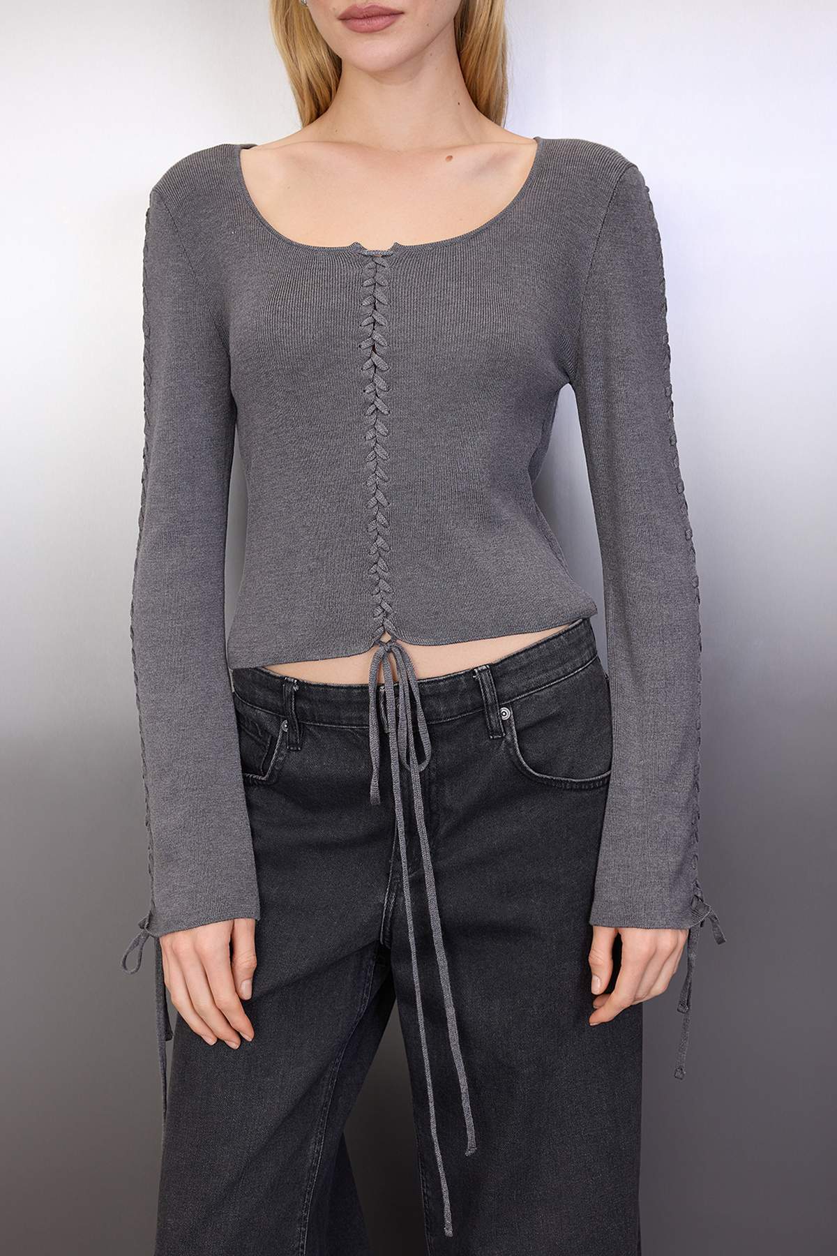 Trendyolmilla  Antrasit Premium İplik/Özel İplik Bağcık Detaylı Triko Kazak TWOAW26KZ00205 - Görsel 3