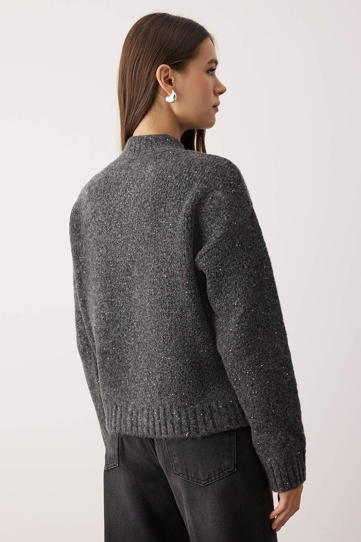 Trendyolmilla  Antrasit Fermuarlı Dik Yaka Yumuşak Dokulu Payetli Triko Hırka TWOAW26HI00053 - Görsel 5