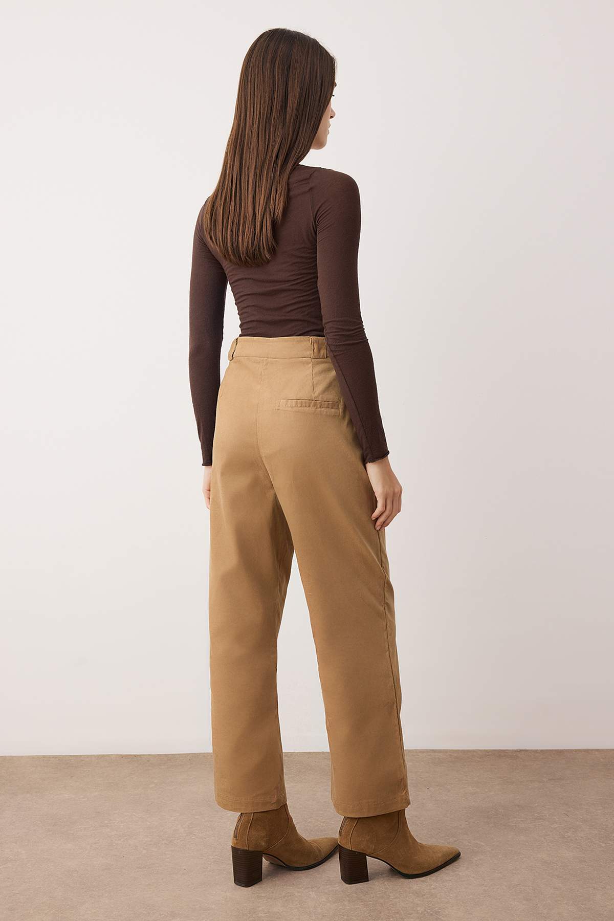 Trendyolmilla  Bej Kahverengi Kadife Straight/Düz Kesim Pantolon TWOAW26PL00085 - Görsel 4