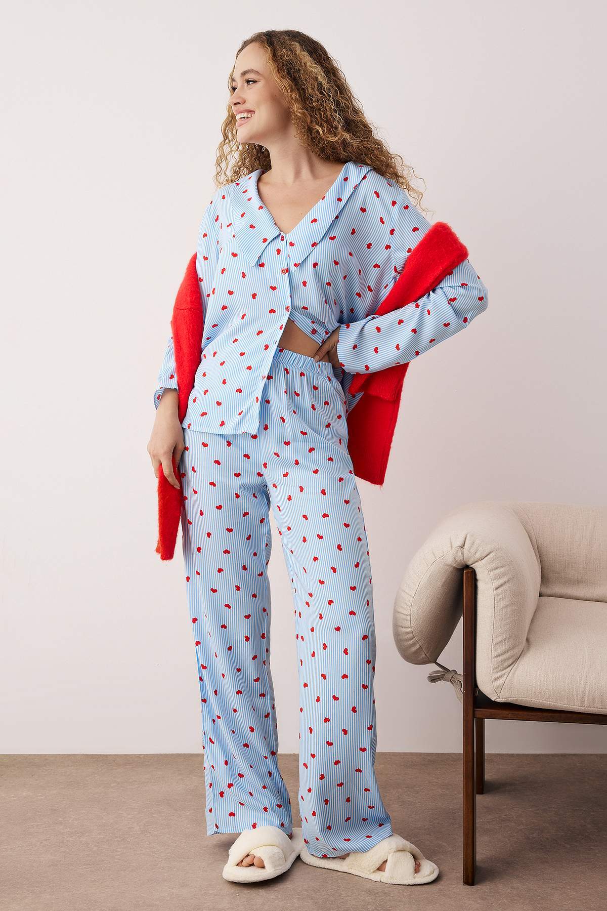 Trendyolmilla  Mavi-Çok Renkli Çizgili Viskon Dokuma Pijama Takımı THMAW26PT00106 - Görsel 2