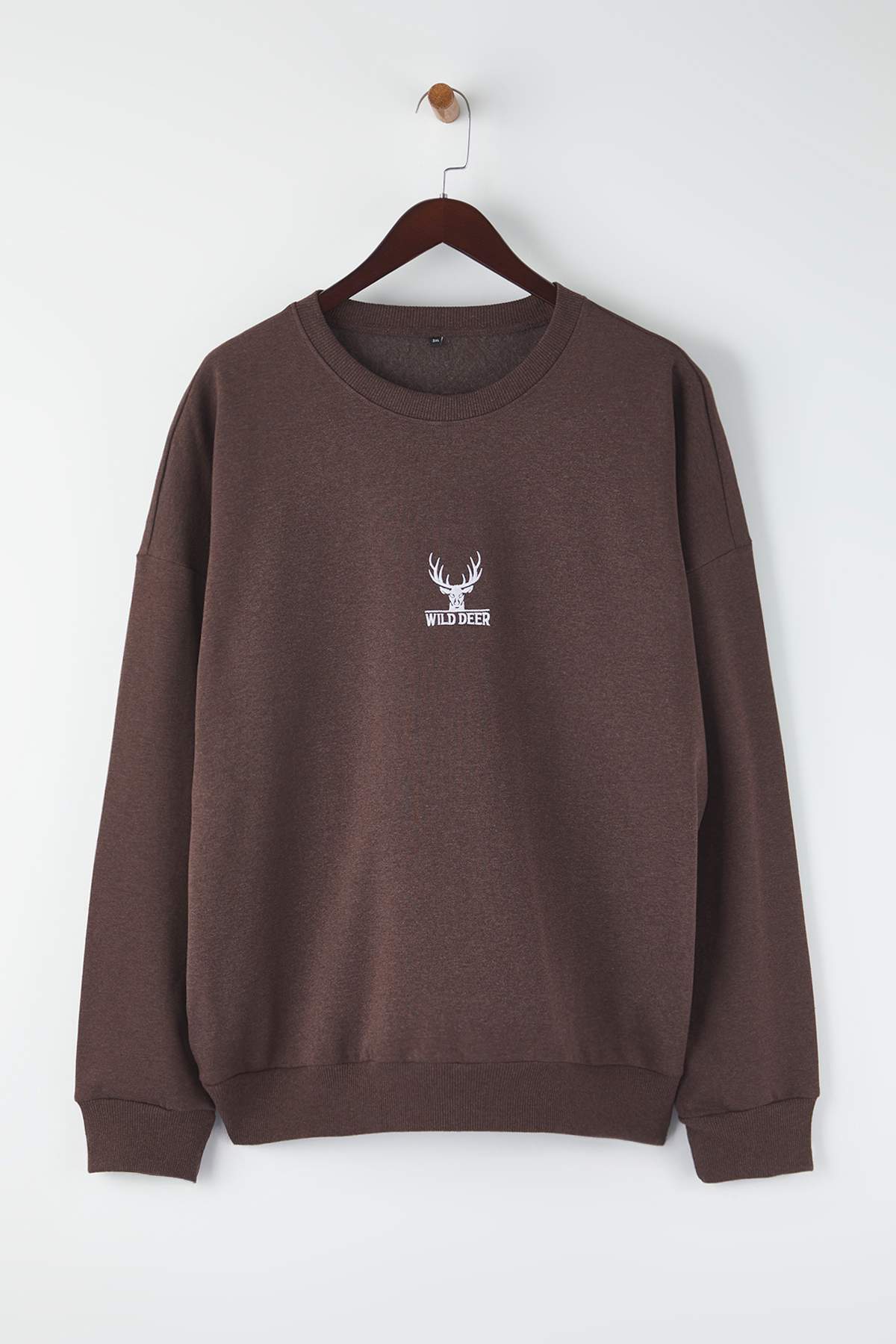 Trendyolmilla Man Koyu Kahverengi Oversize/Geniş Kesim Nakış Detaylı Büyük Beden Sweatshirt TMNAW25AO00014