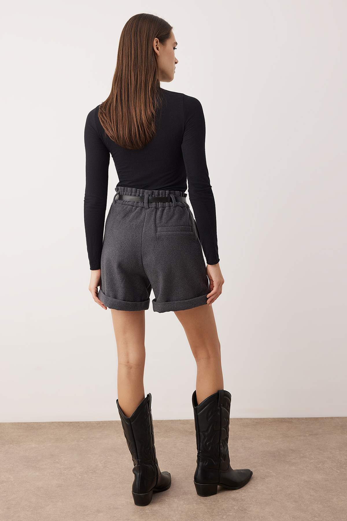 Trendyolmilla  Antrasit Kaşe Kemerli Şort & Bermuda TWOAW26SR00037 - Görsel 4