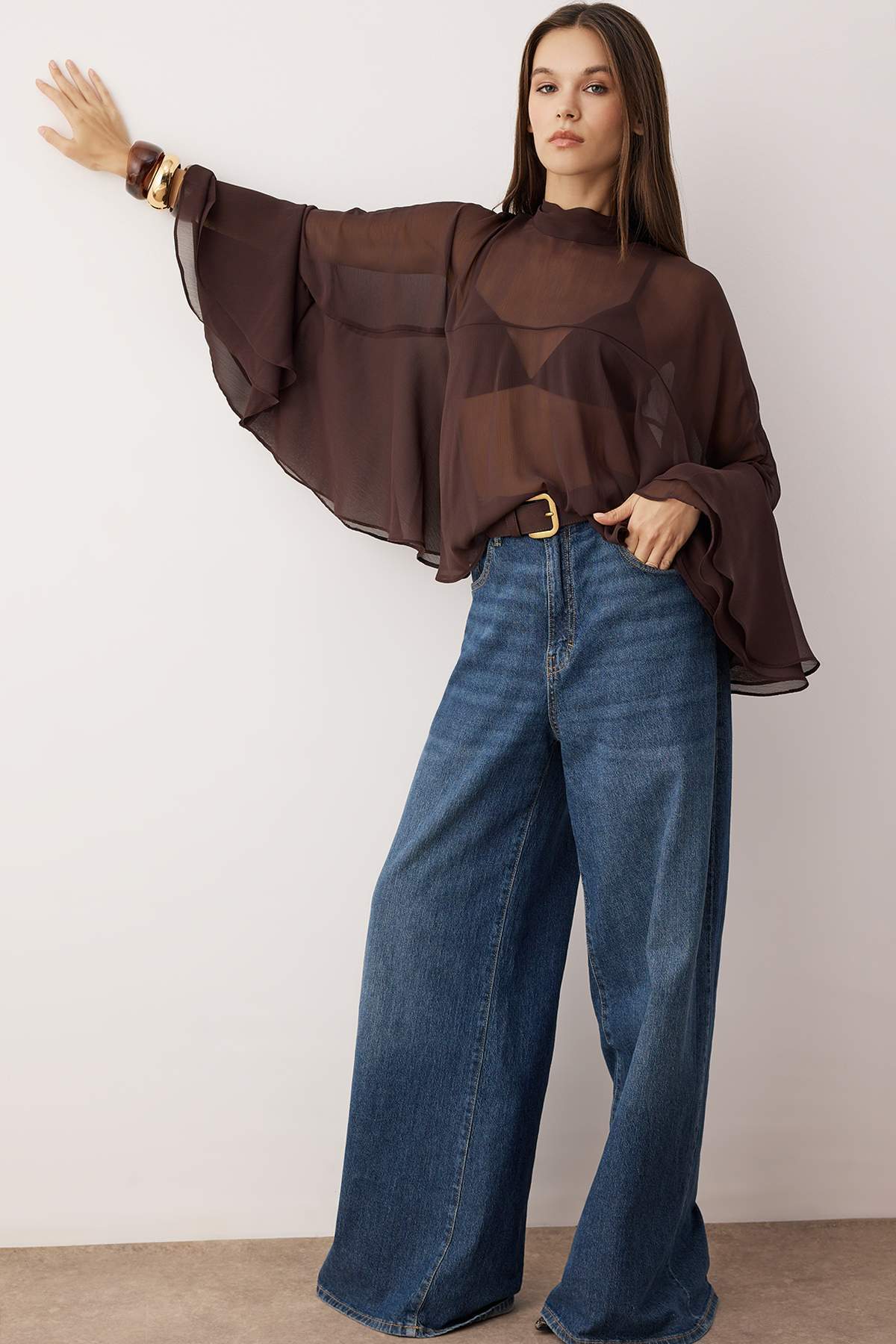 Trendyol Collection Dunkelbraune, ungefütterte Boho-Webbluse mit Volants TWOAW26BZ00203