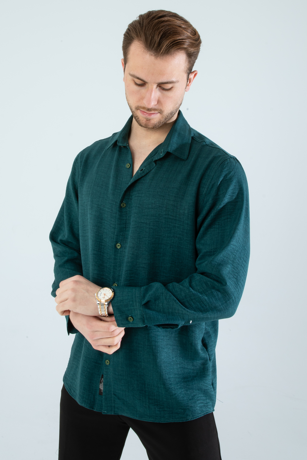 قميص رجالي من الكتان ذو ملمس نفطي كبير الحجم