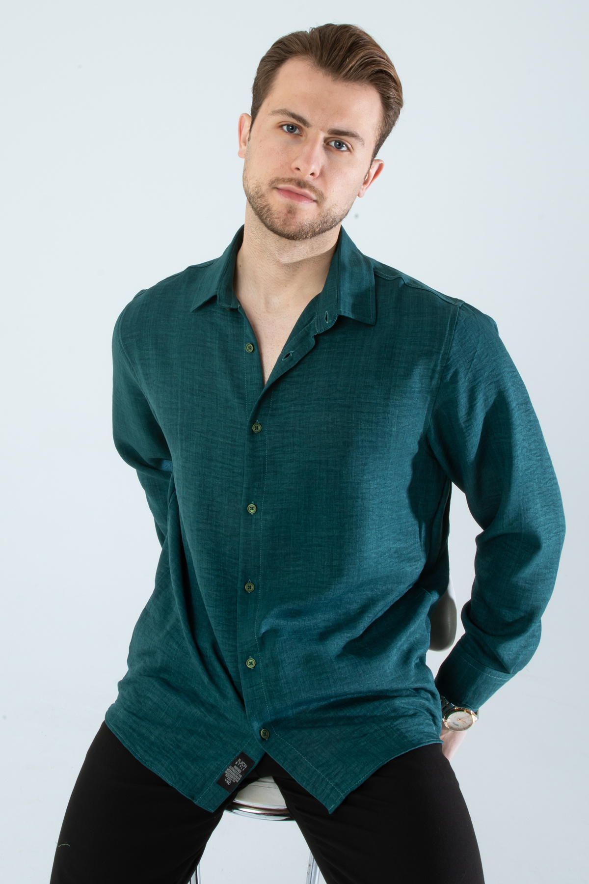 قميص رجالي من الكتان ذو ملمس نفطي كبير الحجم